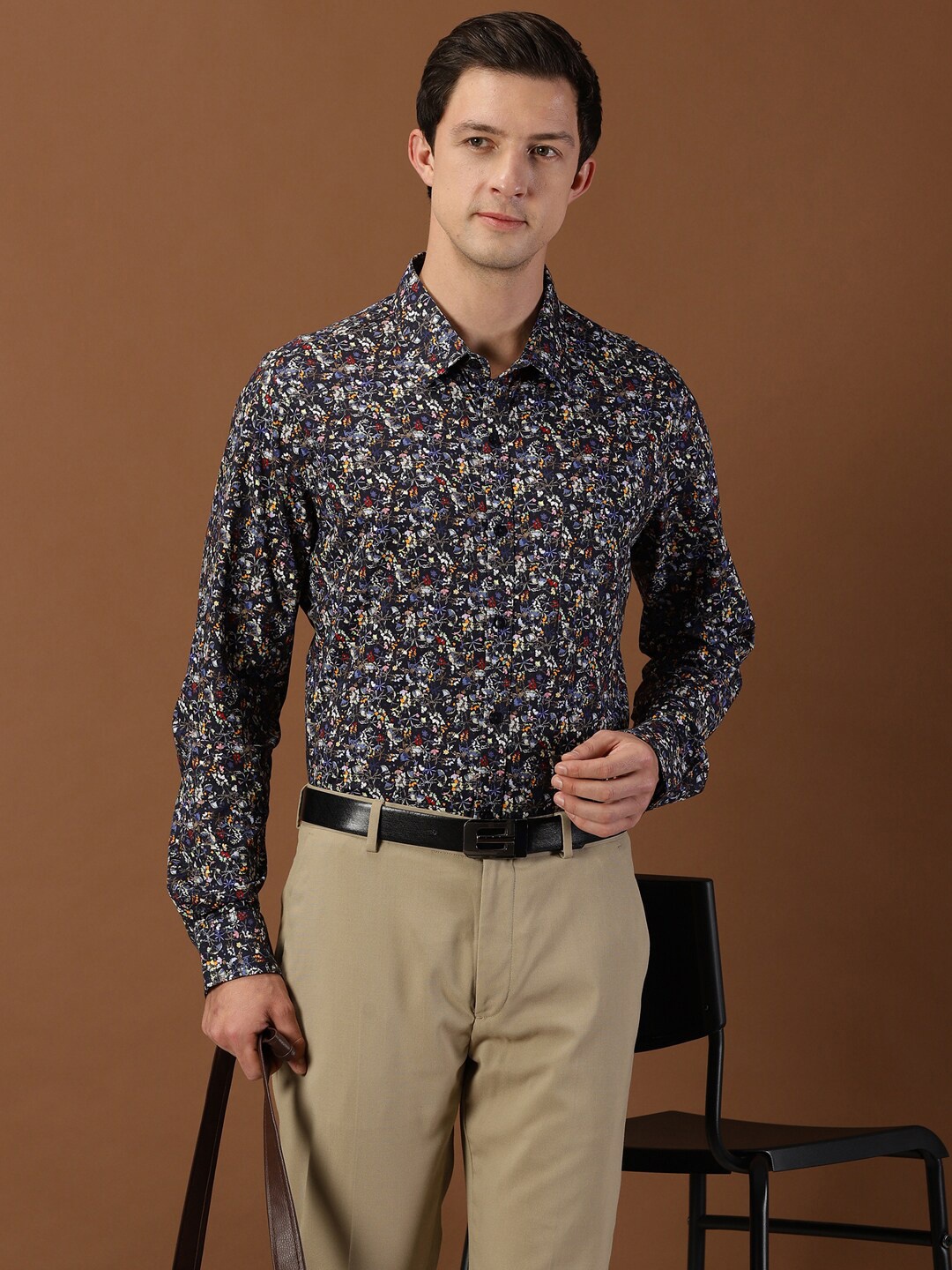 INVICTUS Original Slim Fit Floral Printed Knitted Formal Shirt, Navy blue
INVICTUS Original Slim Fit Floral Printed Knitted Formal Shirt, Navy blue