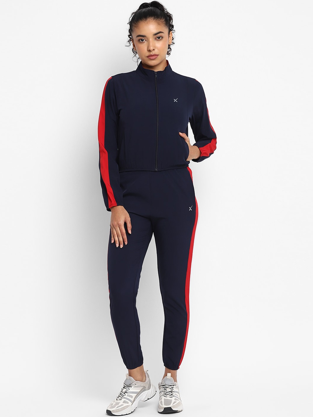 HRX by Hrithik Roshan Navy Blue, Red & White Geometric Printed Stand Collar Tracksuit
HRX by Hrithik Roshan Navy Blue, Red & White Geometric Printed Stand Collar Tracksuit