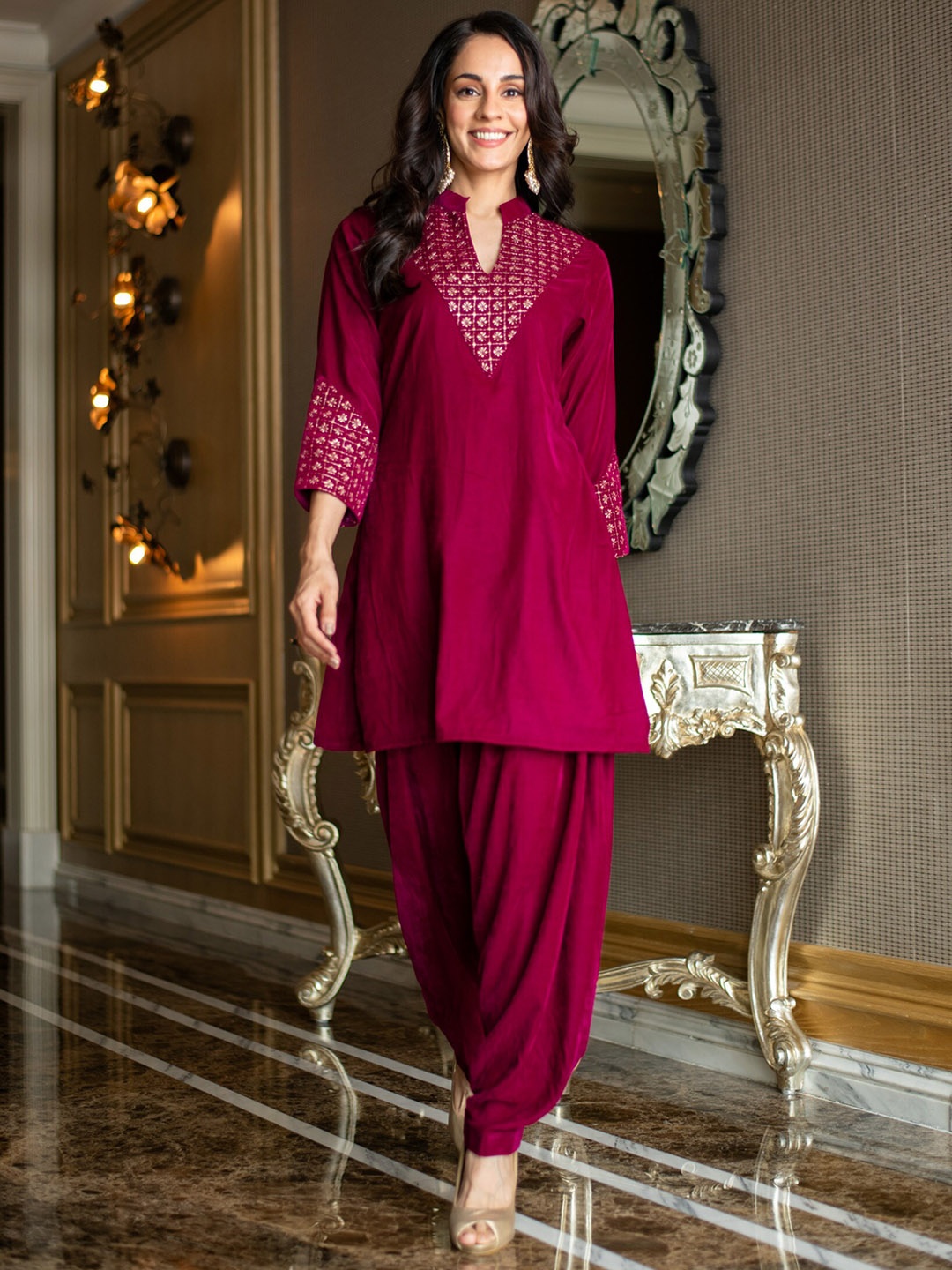 Label Shaurya Sanadhya Ethnic Motifs Yoke Designed A-Line Sequined Velvet Kurta Set, Magenta
Label Shaurya Sanadhya Ethnic Motifs Yoke Designed A-Line Sequined Velvet Kurta Set, Magenta