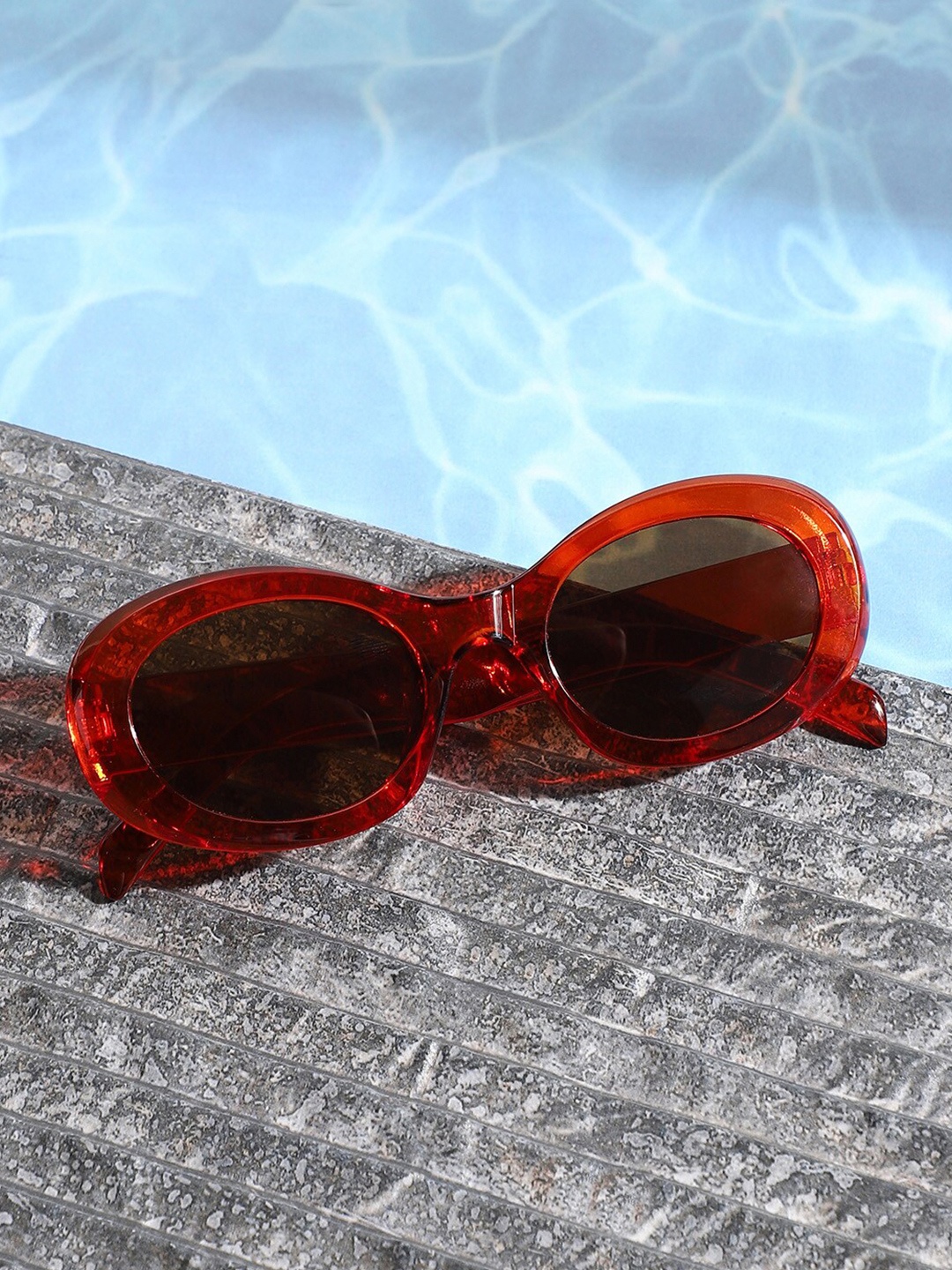 HAUTE SAUCE by Campus Sutra Women Oval Sunglasses with Polarised Lens AW23_HSSG2290, Black
HAUTE SAUCE by Campus Sutra Women Oval Sunglasses with Polarised Lens AW23_HSSG2290, Black