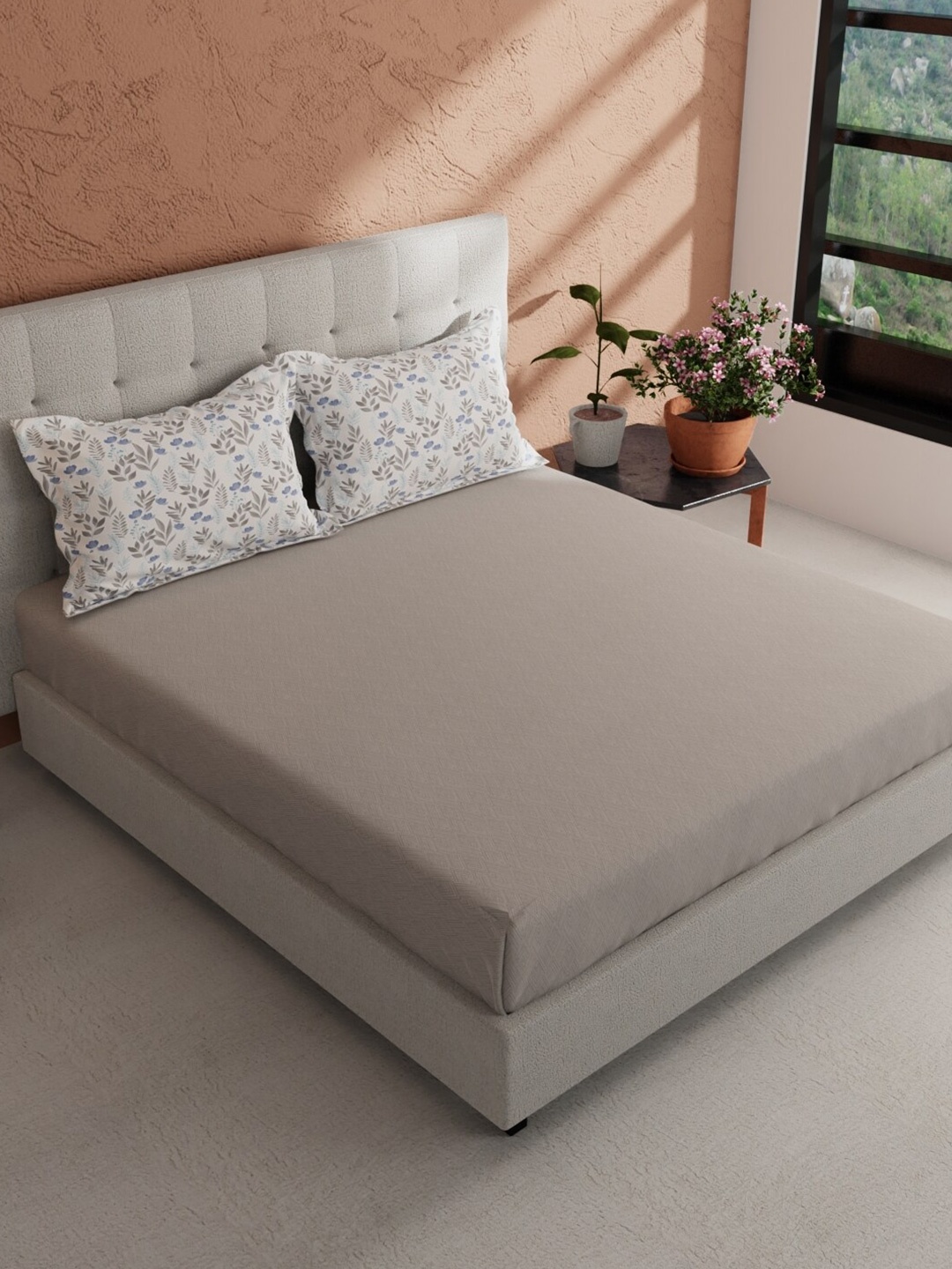 BIANCA Giodeno Grey & White Abstract Cotton 144 TC King Bedsheet With 2 Pillow Covers, Beige
BIANCA Giodeno Grey & White Abstract Cotton 144 TC King Bedsheet With 2 Pillow Covers, Beige
