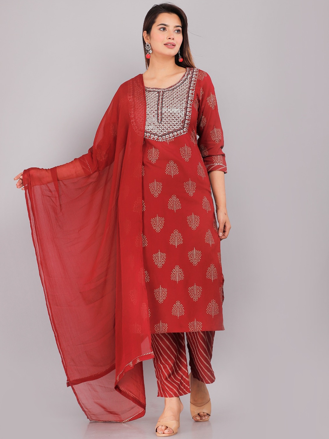 KALINI Ethnic Motifs Printed Gotta Patti Sequinned Straight Kurta With Trousers & Dupatta, Maroon
KALINI Ethnic Motifs Printed Gotta Patti Sequinned Straight Kurta With Trousers & Dupatta, Maroon