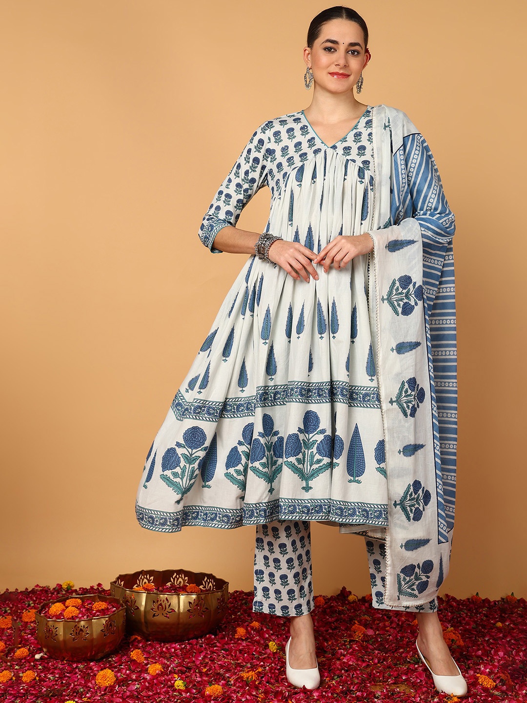 AHIKA White Floral Printed Empire Gotta Patti Pure Cotton Kurta With Trousers & Dupatta
AHIKA White Floral Printed Empire Gotta Patti Pure Cotton Kurta With Trousers & Dupatta
