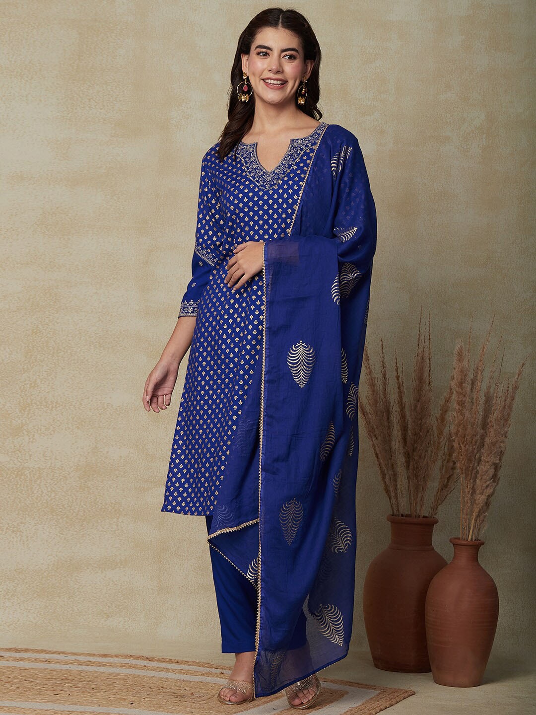 FASHOR Ethnic Motifs Printed Thread Work Straight Kurta with Trousers & Dupatta, Blue
FASHOR Ethnic Motifs Printed Thread Work Straight Kurta with Trousers & Dupatta, Blue