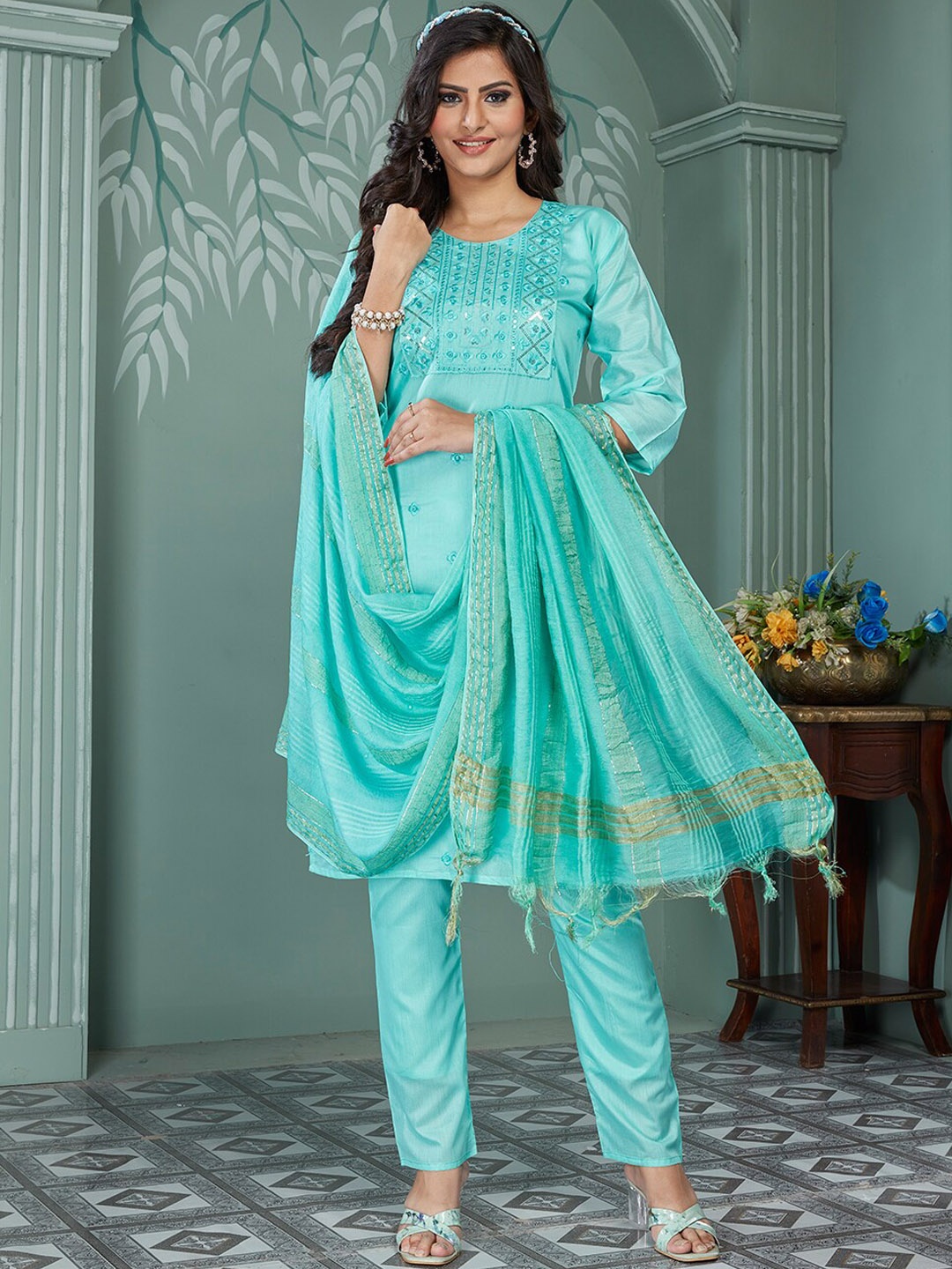 KALINI Ethnic Motifs Embroidered Sequinned Straight Kurta With Patiala & Dupatta, Blue
KALINI Ethnic Motifs Embroidered Sequinned Straight Kurta With Patiala & Dupatta, Blue