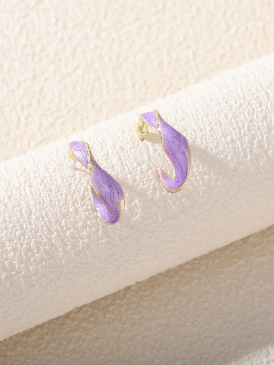 FIMBUL Vintage Dripping Oil & Minimalist Curved Metallic Circular Design Stud Earrings, Purple
FIMBUL Vintage Dripping Oil & Minimalist Curved Metallic Circular Design Stud Earrings, Purple