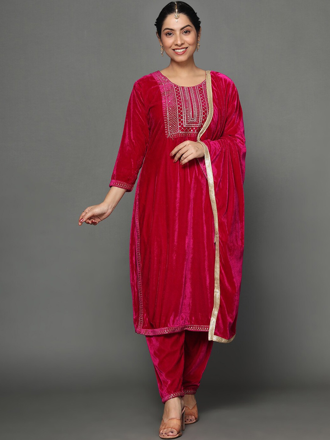 KALINI Ethnic Motifs Embroidered Thread Work Velvet Kurta With Trousers & Dupatta, Pink
KALINI Ethnic Motifs Embroidered Thread Work Velvet Kurta With Trousers & Dupatta, Pink
