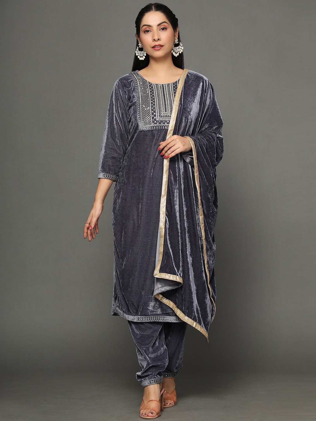 KALINI Ethnic Motifs Yoke Design Sequinned Velvet Straight Kurta & Trouser With Dupatta, Grey
KALINI Ethnic Motifs Yoke Design Sequinned Velvet Straight Kurta & Trouser With Dupatta, Grey
