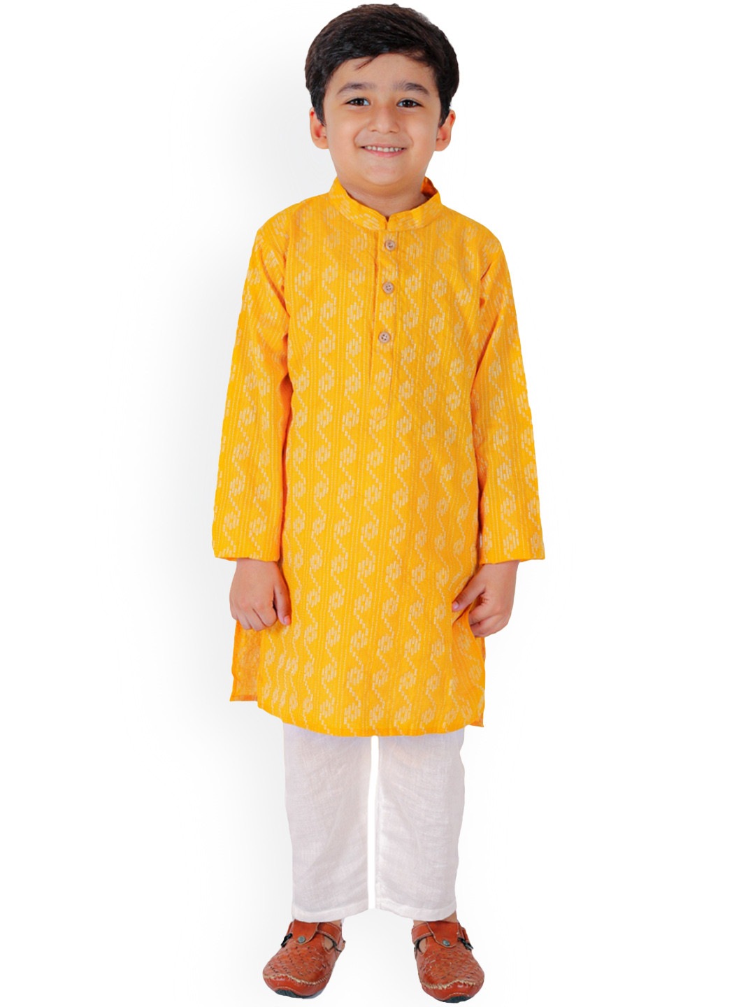 BAESD Boys Ethnic Motifs Printed Mandarin Collar Pure Cotton Straight Kurta with Trousers, Yellow
BAESD Boys Ethnic Motifs Printed Mandarin Collar Pure Cotton Straight Kurta with Trousers, Yellow