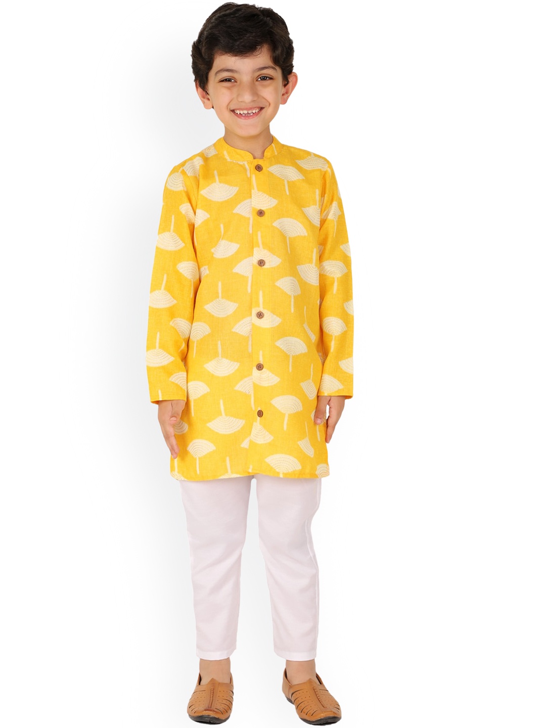 BAESD Boys Ethnic Motifs Printed Mandarin Collar Pure Cotton Kurta with Pyjamas, Yellow
BAESD Boys Ethnic Motifs Printed Mandarin Collar Pure Cotton Kurta with Pyjamas, Yellow