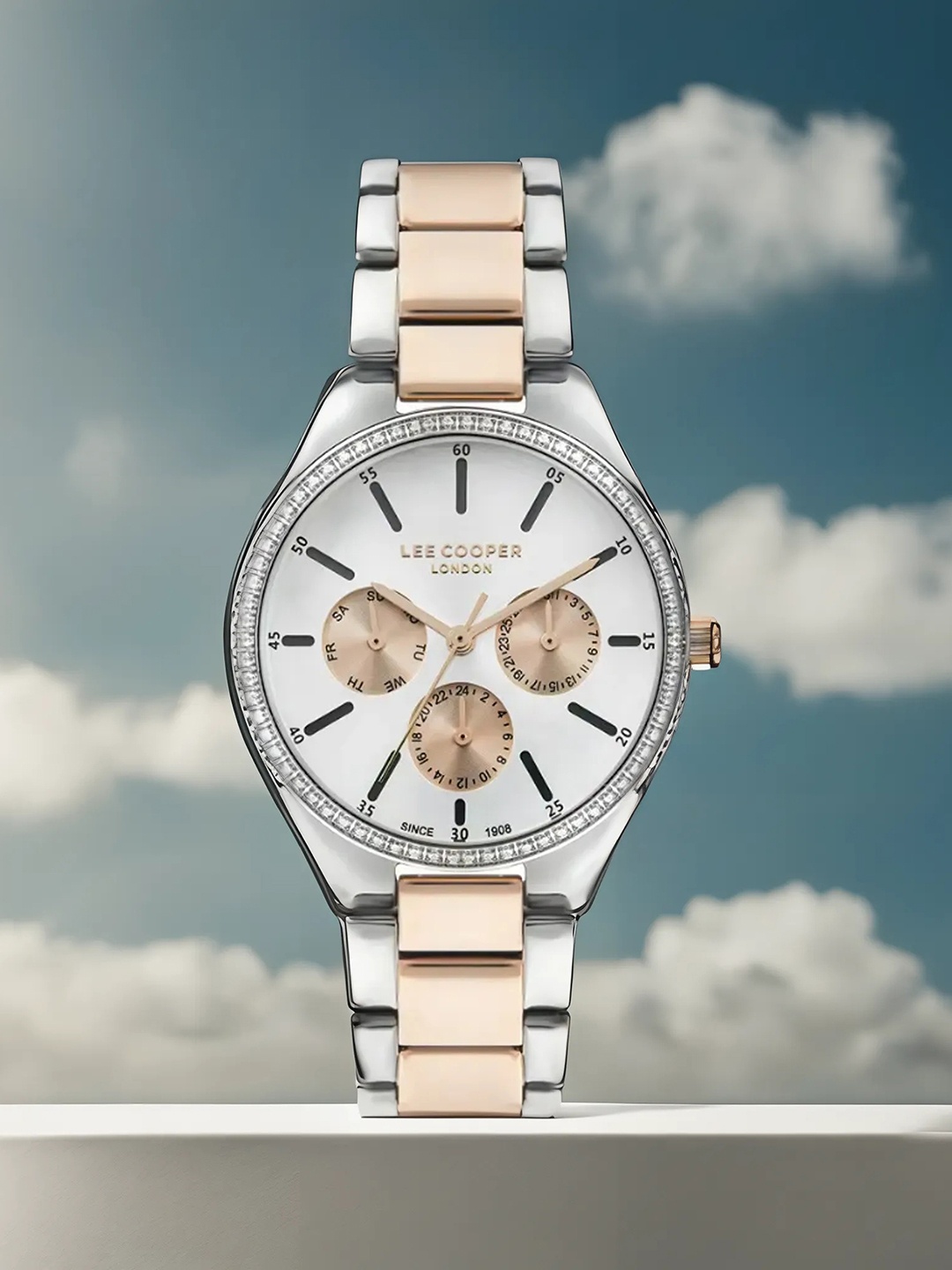 Lee Cooper Women Stainless Steel Bracelet Style Straps Analogue Watch LC07863.530-Silver
Lee Cooper Women Stainless Steel Bracelet Style Straps Analogue Watch LC07863.530-Silver