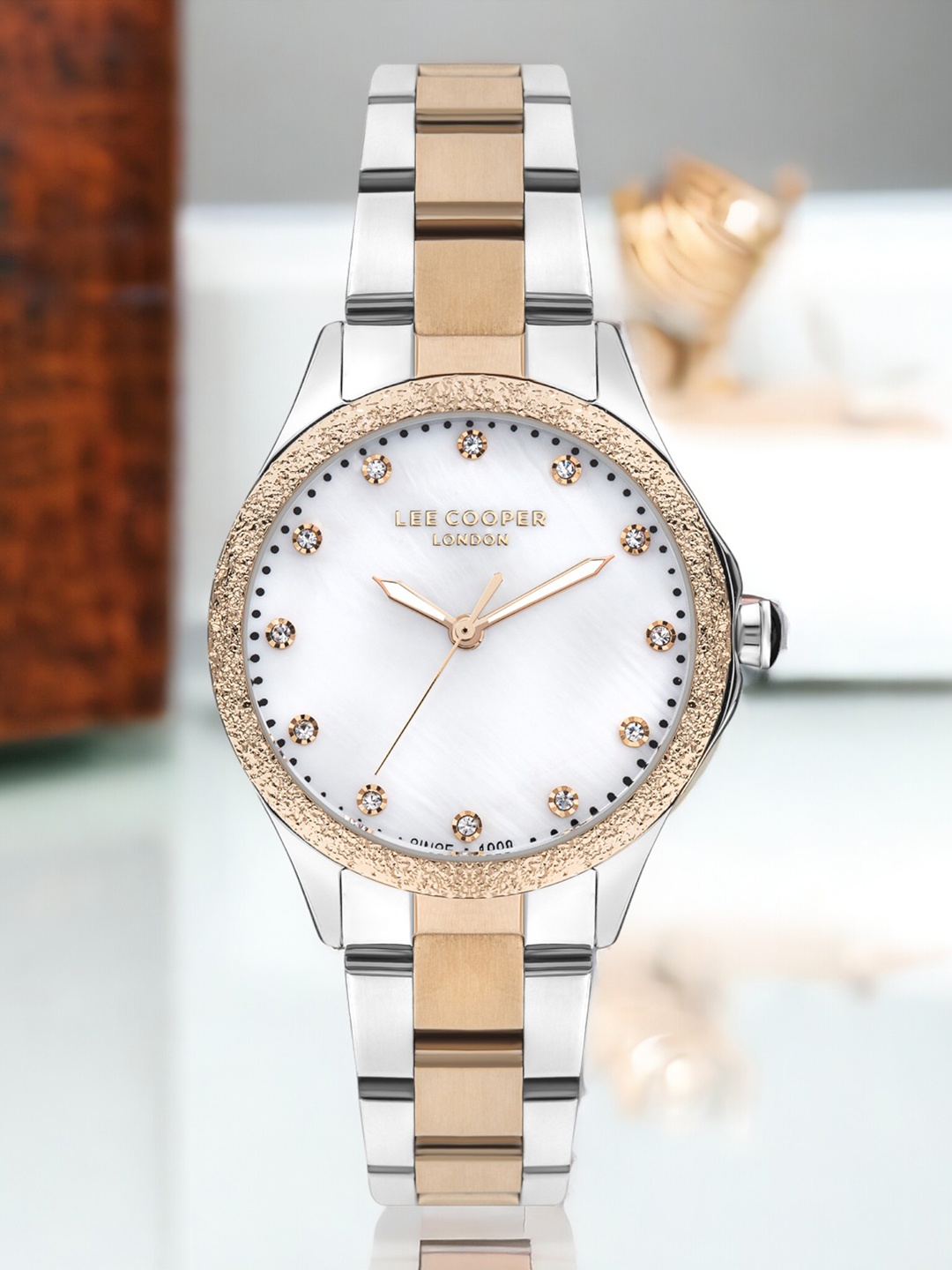 Lee Cooper Women Water Resistance Stainless Steel Analogue Watch LC07840.520, White
Lee Cooper Women Water Resistance Stainless Steel Analogue Watch LC07840.520, White