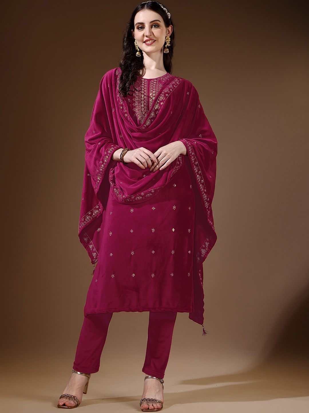 KALINI Ethnic Motifs Embroidered Thread Work Velvet Kurta & Trousers With Dupatta, Pink
KALINI Ethnic Motifs Embroidered Thread Work Velvet Kurta & Trousers With Dupatta, Pink