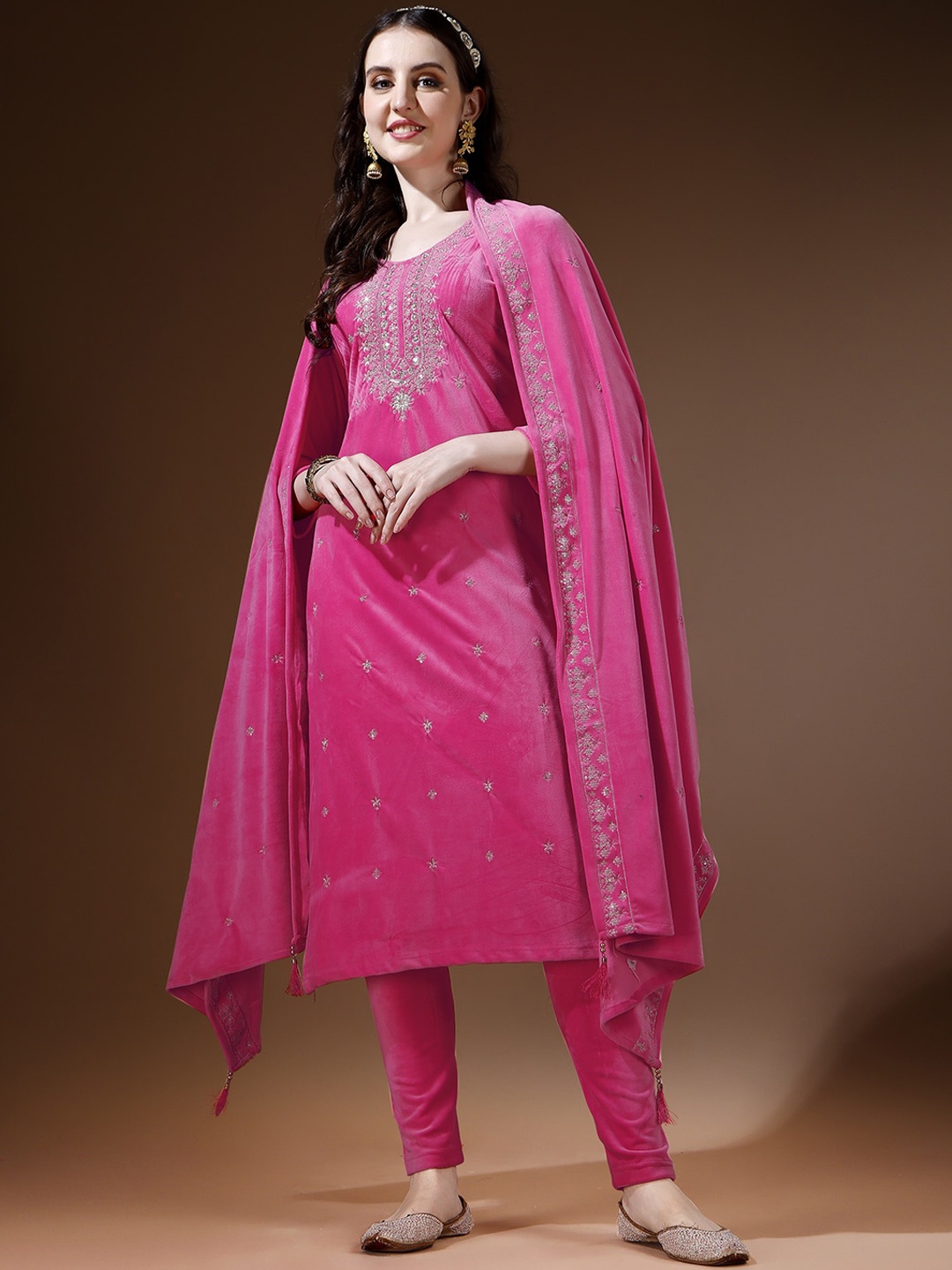 KALINI Ethnic Motifs Embroidered Thread Work Velvet Kurta & Trousers With Dupatta, Pink
KALINI Ethnic Motifs Embroidered Thread Work Velvet Kurta & Trousers With Dupatta, Pink