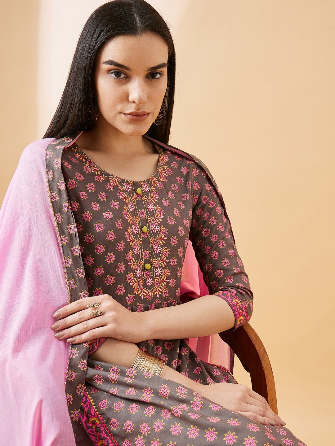 all about you Ethnic Motif Printed Regular Thread Work Kurta With Trousers & Dupatta, Grey
all about you Ethnic Motif Printed Regular Thread Work Kurta With Trousers & Dupatta, Grey