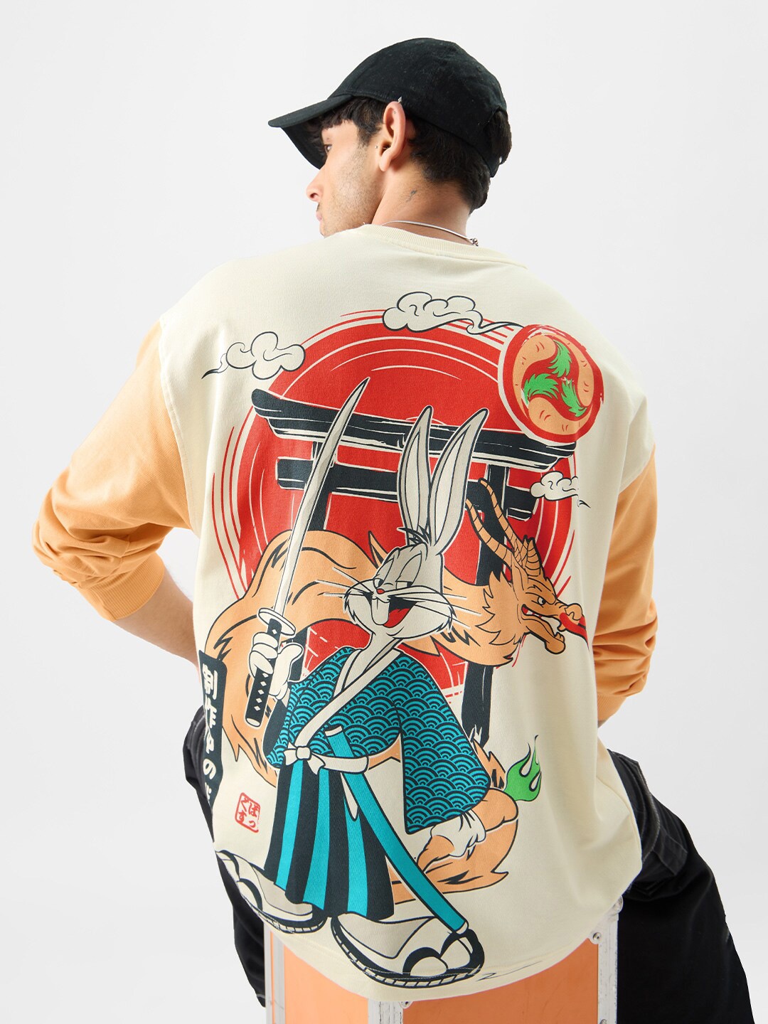 The Souled Store Off White Looney Tunes: Samurai Bugs Printed Cotton Oversized T-shirt
The Souled Store Off White Looney Tunes: Samurai Bugs Printed Cotton Oversized T-shirt