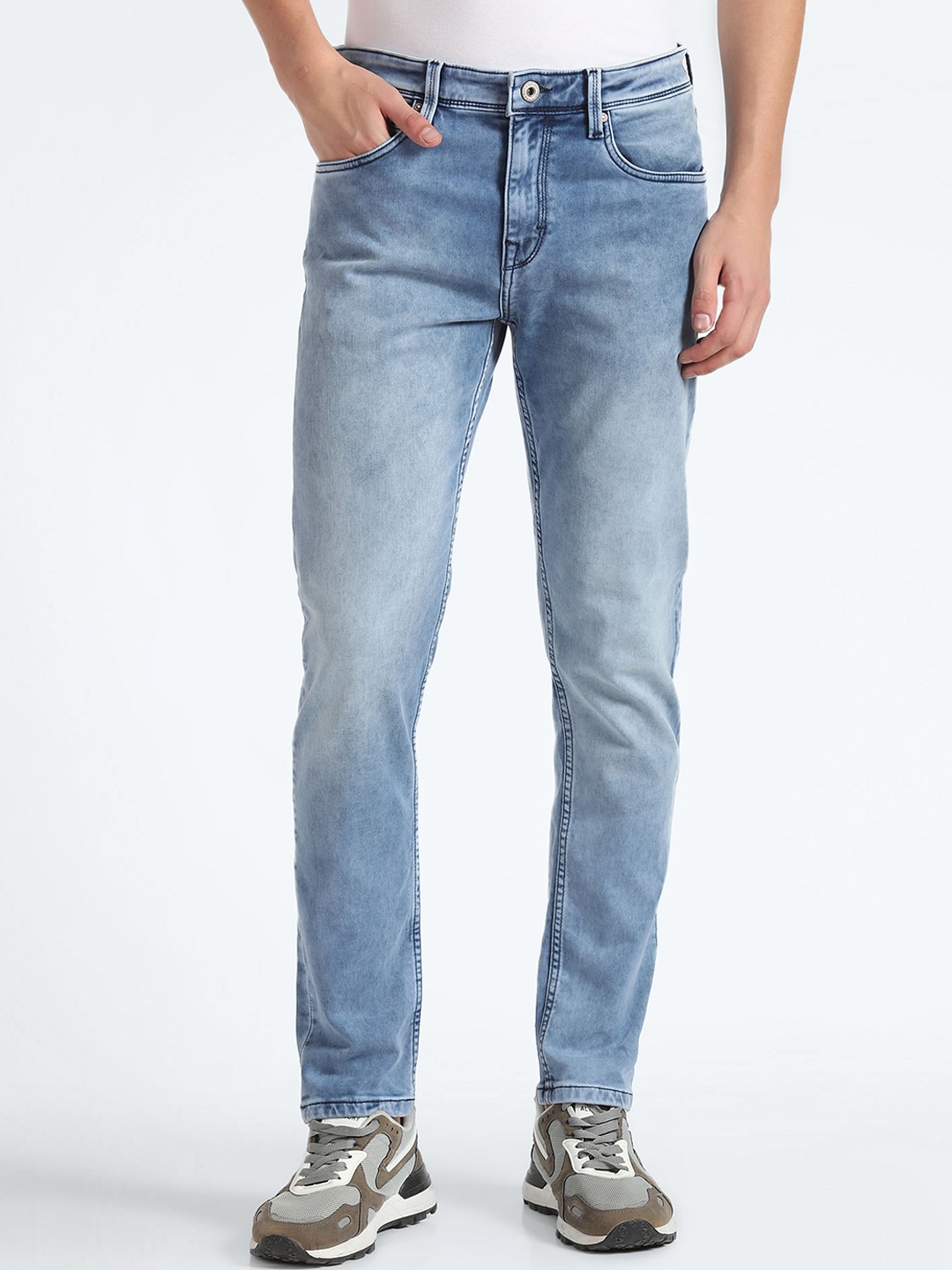 Flying Machine Men Tapered Fit Clean Look Heavy Fade Whiskers Stretchable Jeans, Blue
Flying Machine Men Tapered Fit Clean Look Heavy Fade Whiskers Stretchable Jeans, Blue
