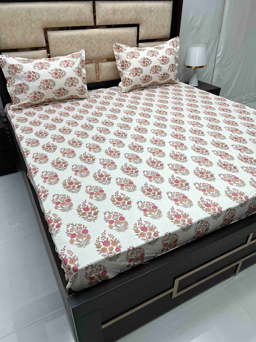 Pure Decor Gem White Floral Pure Cotton 330 TC Fitted King Bedsheet with 2 Pillow Covers
Pure Decor Gem White Floral Pure Cotton 330 TC Fitted King Bedsheet with 2 Pillow Covers