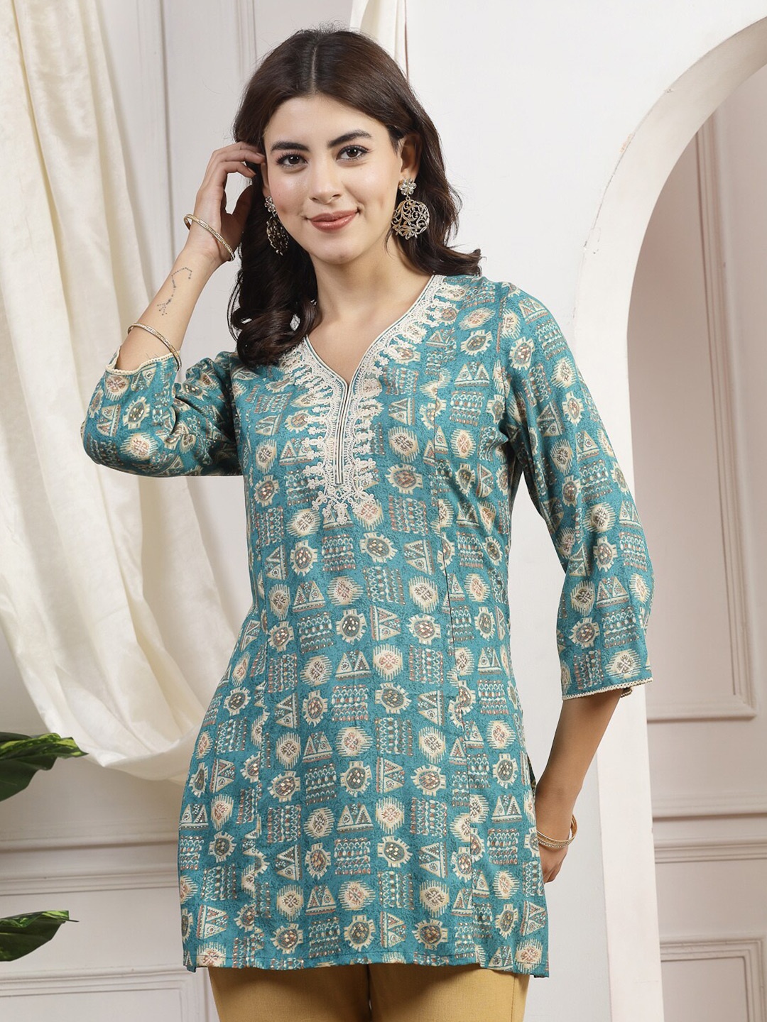 Nayam By Lakshita Ethnic Motifs Printed V-Neck Thread Work Straight Kurti, Sea green
Nayam By Lakshita Ethnic Motifs Printed V-Neck Thread Work Straight Kurti, Sea green