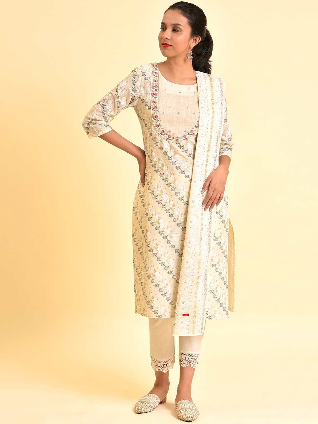W Floral Printed Regular Thread Work Pure Cotton Kurta with Trousers & Dupatta, White
W Floral Printed Regular Thread Work Pure Cotton Kurta with Trousers & Dupatta, White