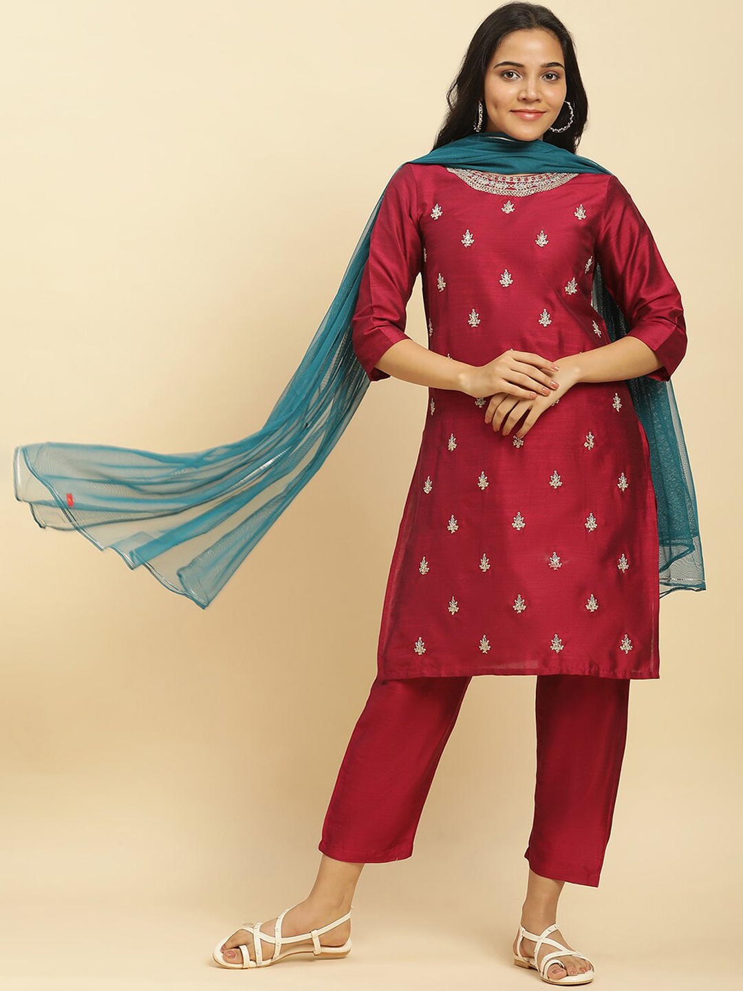 W Ethnic Motifs Embroidered Three-Quarter Sleeve Regular Kurta With Trousers & Dupatta, Red
W Ethnic Motifs Embroidered Three-Quarter Sleeve Regular Kurta With Trousers & Dupatta, Red