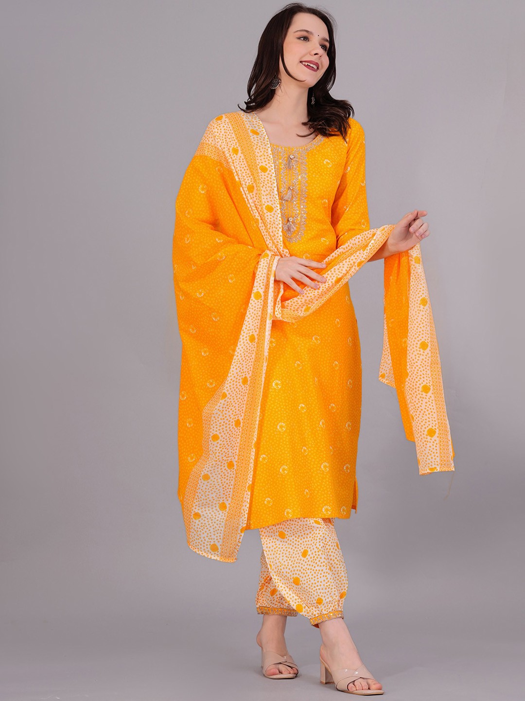 HIGHLIGHT FASHION EXPORT Bandhani Regular Pure Cotton Zari Kurta With Trousers & Dupatta, Yellow
HIGHLIGHT FASHION EXPORT Bandhani Regular Pure Cotton Zari Kurta With Trousers & Dupatta, Yellow