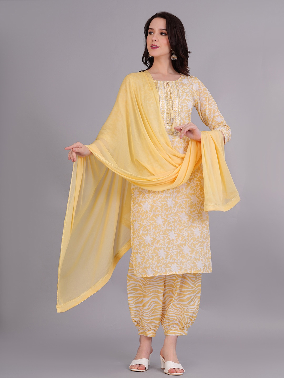 HIGHLIGHT FASHION EXPORT Floral Printed Mirror Work Kurta With Salwar & Dupatta, Yellow
HIGHLIGHT FASHION EXPORT Floral Printed Mirror Work Kurta With Salwar & Dupatta, Yellow