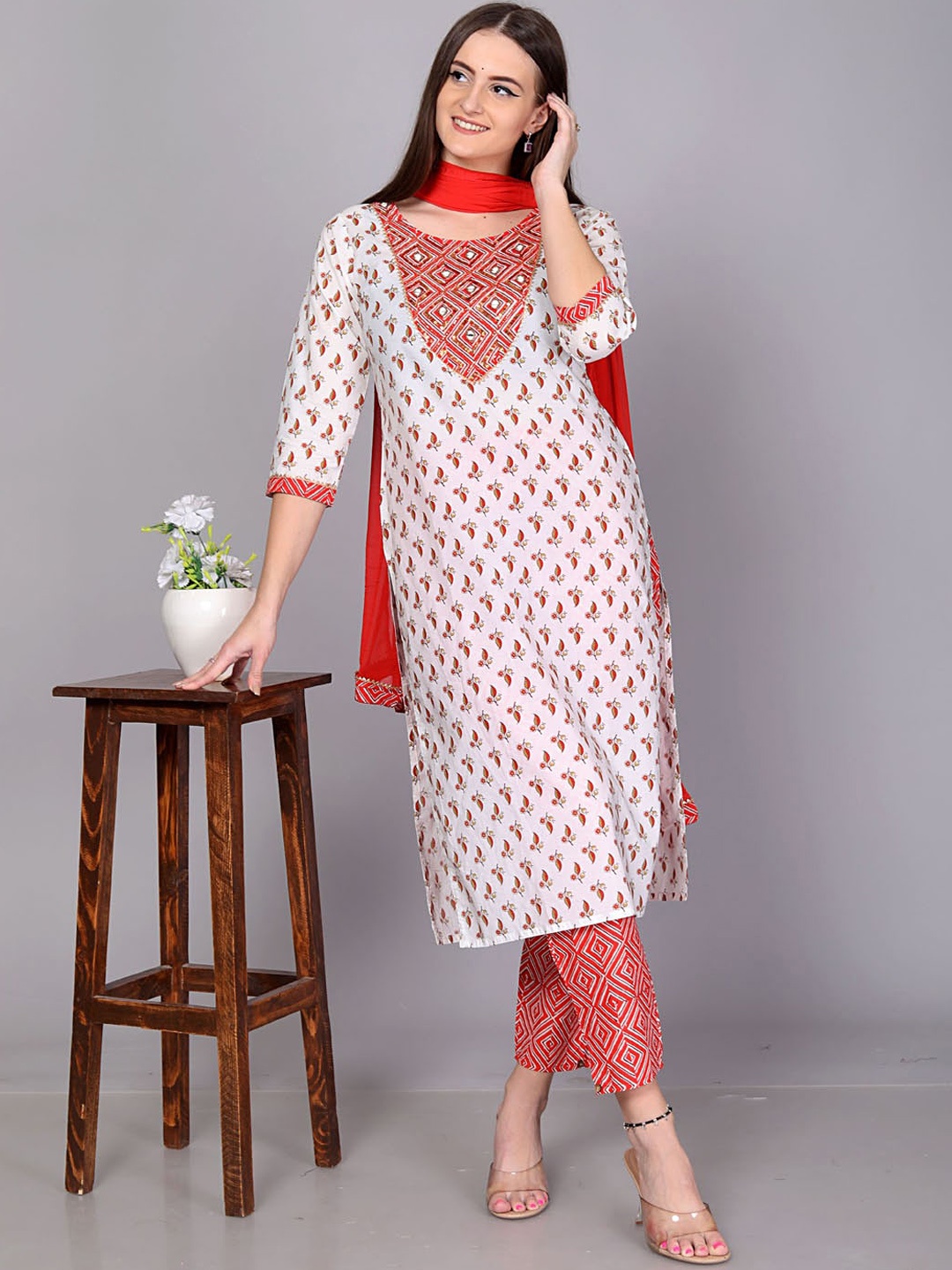 HIGHLIGHT FASHION EXPORT Ethnic Printed Sequinned Cotton Kurta With Trousers & Dupatta, Red
HIGHLIGHT FASHION EXPORT Ethnic Printed Sequinned Cotton Kurta With Trousers & Dupatta, Red