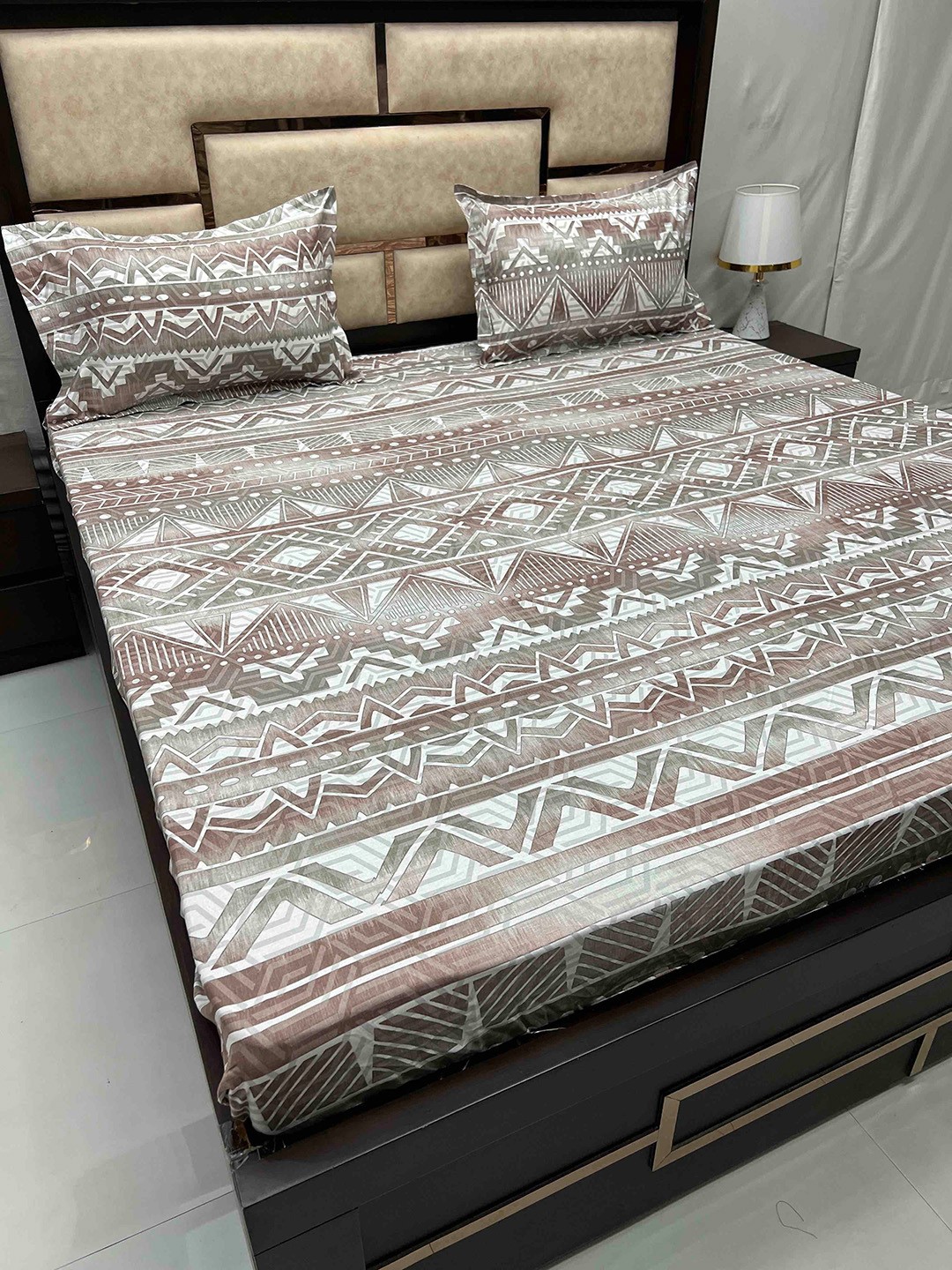 Pure Decor Royal Velar Brown Geometric Cotton 380 TC King Bedsheet With 2 Pillow Covers, White
Pure Decor Royal Velar Brown Geometric Cotton 380 TC King Bedsheet With 2 Pillow Covers, White