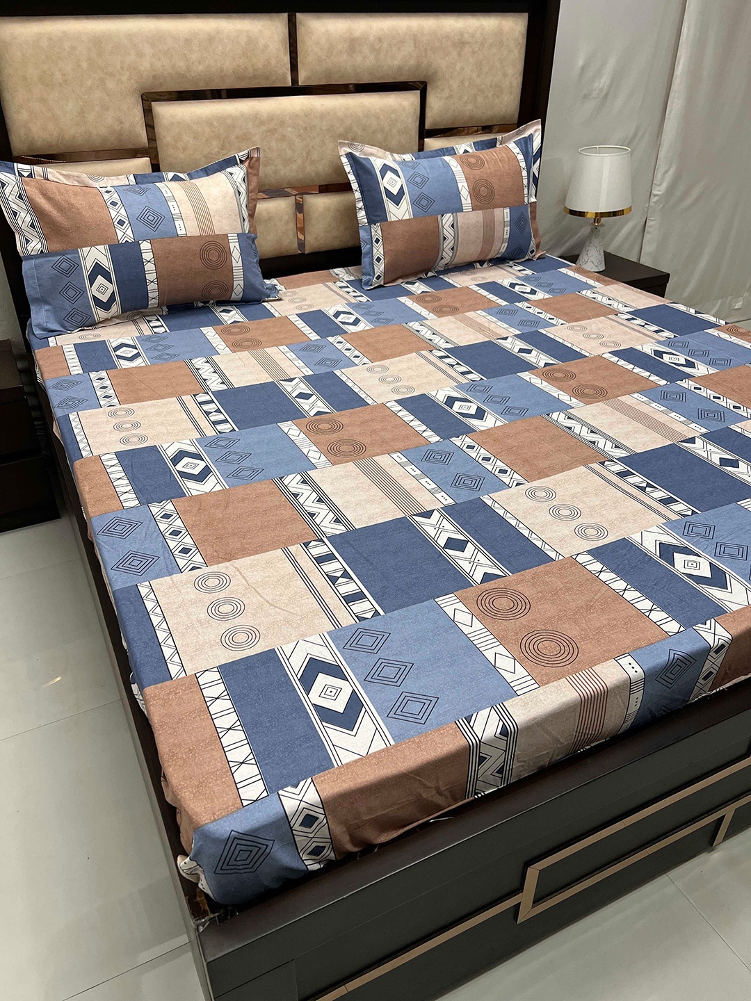 Pure Decor Royal Velar Beige Geometric Cotton 380 TC King Bedsheet With 2 Pillow Covers
Pure Decor Royal Velar Beige Geometric Cotton 380 TC King Bedsheet With 2 Pillow Covers