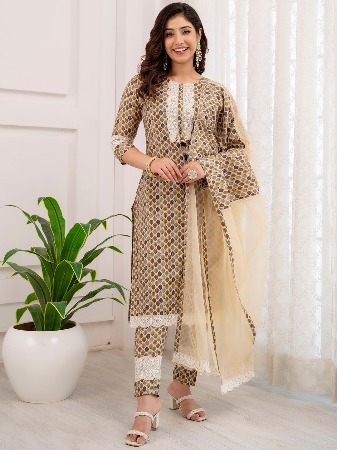 Charu Ethnic Motifs Printed Regular Thread Work Kurta With Trousers & Dupatta, Beige
Charu Ethnic Motifs Printed Regular Thread Work Kurta With Trousers & Dupatta, Beige