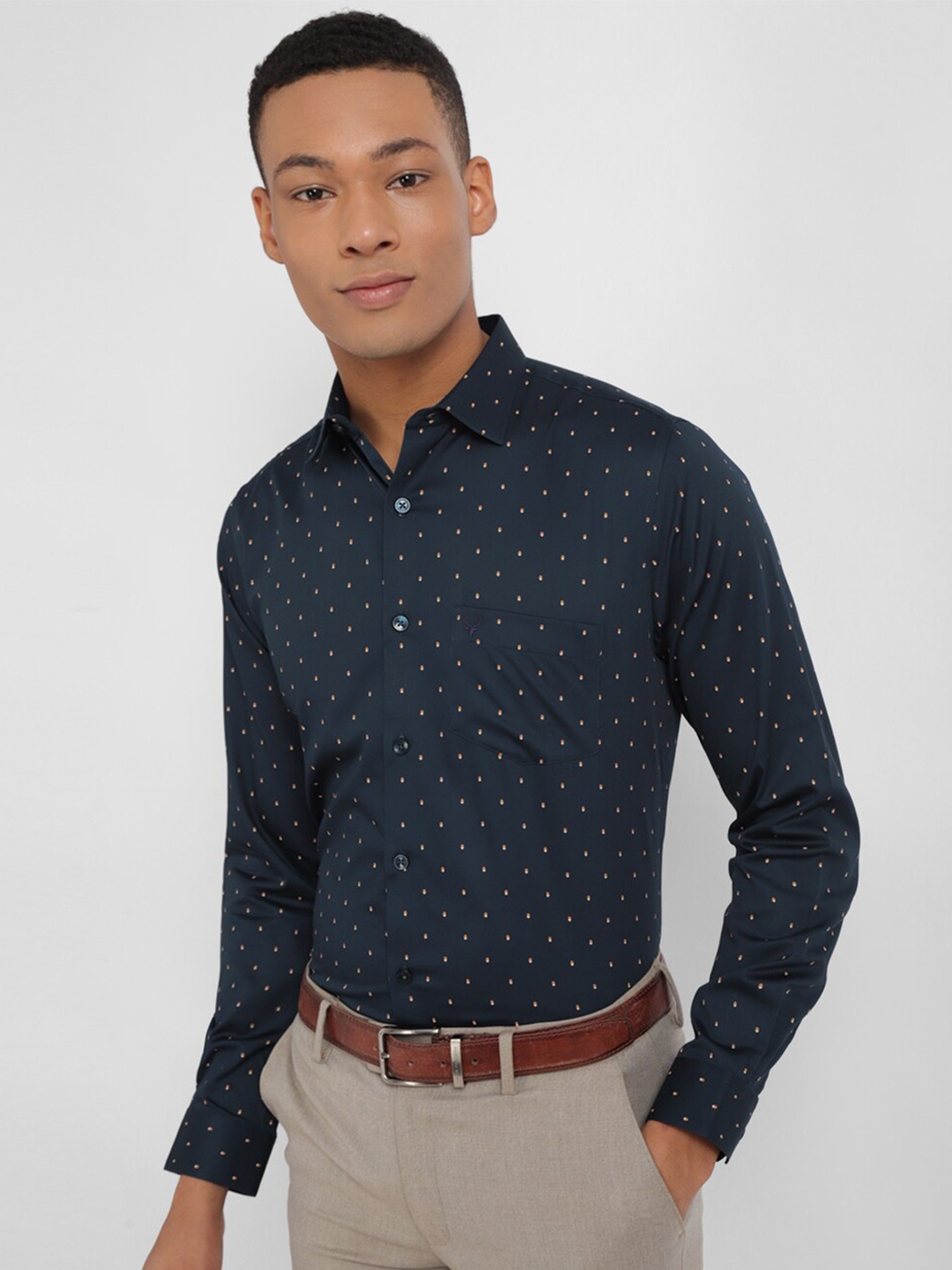 Allen Solly Slim Fit Micro Ditsy Printed Spread Collar Pure Cotton Formal Shirt, Navy blue
Allen Solly Slim Fit Micro Ditsy Printed Spread Collar Pure Cotton Formal Shirt, Navy blue