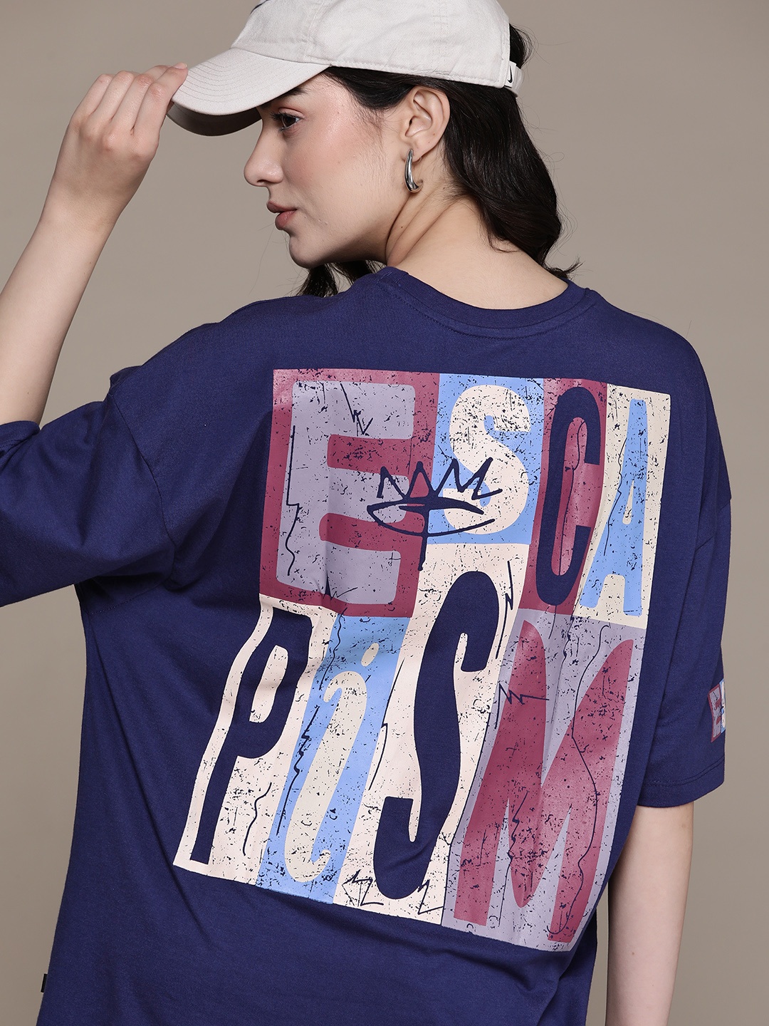 The Roadster Lifestyle Co. Typography Printed Drop-Shoulder Sleeves Oversized T-shirt, Navy blue
The Roadster Lifestyle Co. Typography Printed Drop-Shoulder Sleeves Oversized T-shirt, Navy blue