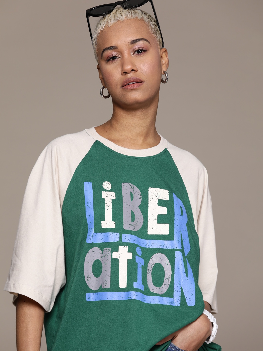 The Roadster Lifestyle Co. Typography Printed Raglan Sleeves Oversized T-shirt, Green
The Roadster Lifestyle Co. Typography Printed Raglan Sleeves Oversized T-shirt, Green