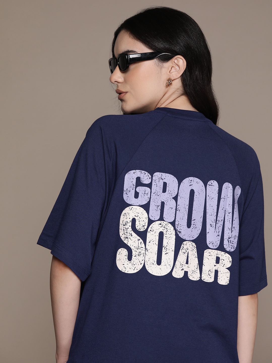 The Roadster Lifestyle Co. Printed Drop-Shoulder Sleeves Oversized T-shirt, Navy blue
The Roadster Lifestyle Co. Printed Drop-Shoulder Sleeves Oversized T-shirt, Navy blue