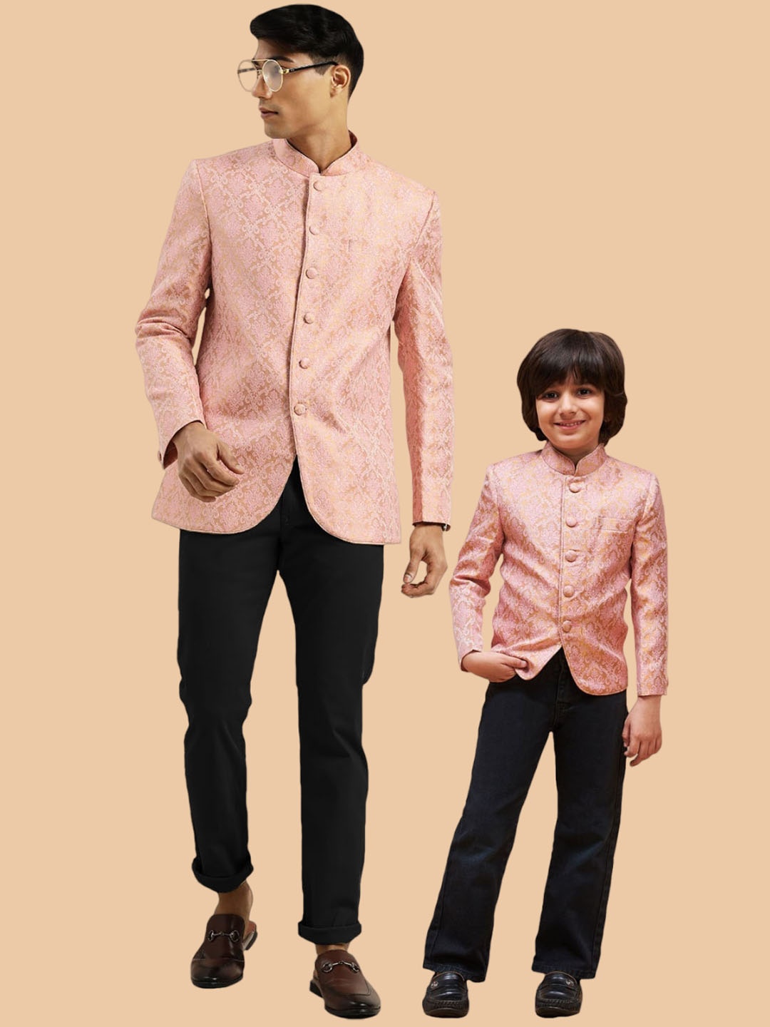 VASTRAMAY Boys Self Design Mandarin Collar Slim-Fit Silk Bandhgala Blazer, Pink
VASTRAMAY Boys Self Design Mandarin Collar Slim-Fit Silk Bandhgala Blazer, Pink