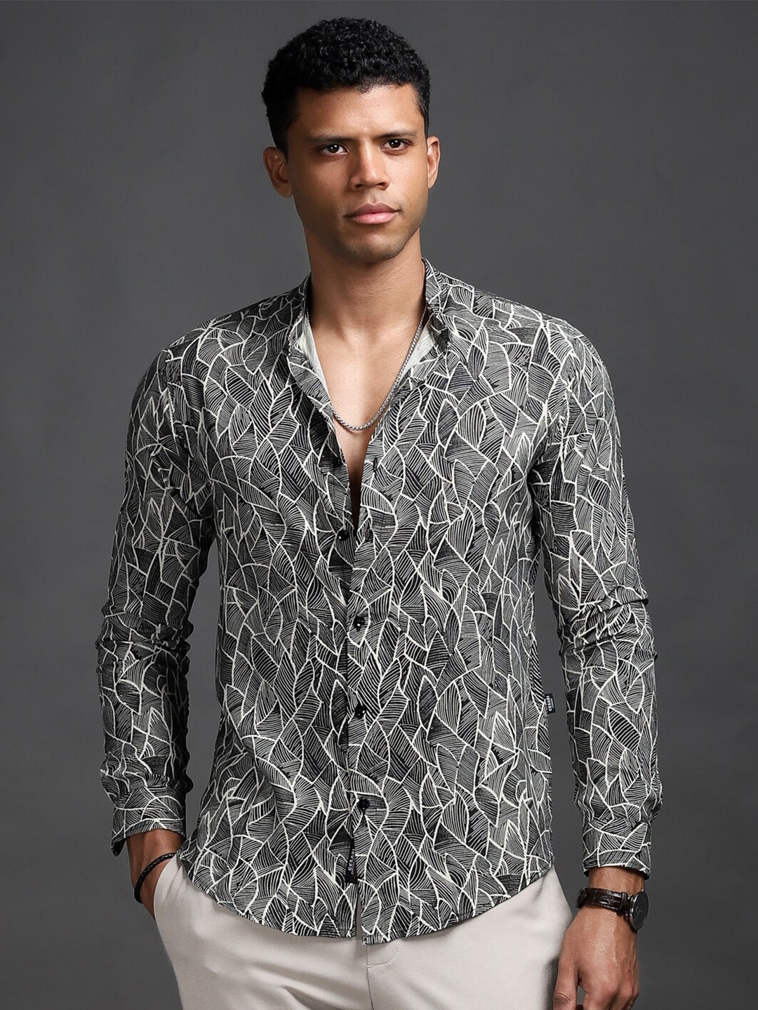 CESARI LONDON Premium Slim Fit Graphical Leaf mandarin Collar Printed Casual Shirt, Black
CESARI LONDON Premium Slim Fit Graphical Leaf mandarin Collar Printed Casual Shirt, Black