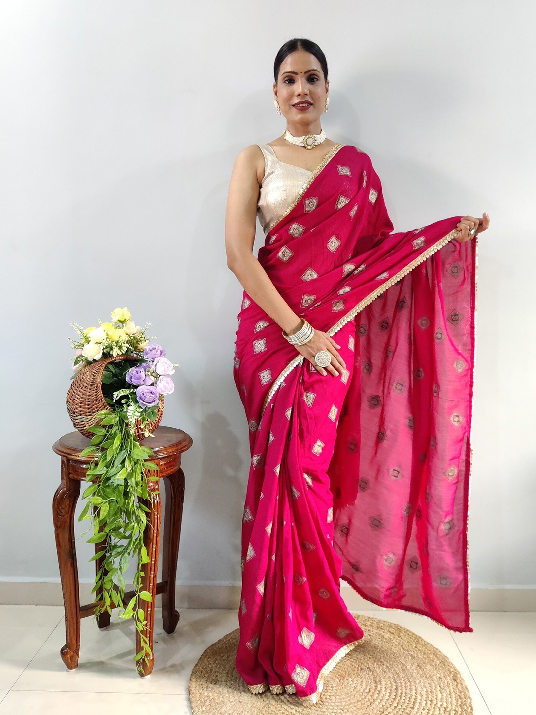 DIVASTRI Ethnic Motifs Printed Embellished Detailed Pure Georgette Ready to Wear Saree, Pink
DIVASTRI Ethnic Motifs Printed Embellished Detailed Pure Georgette Ready to Wear Saree, Pink
