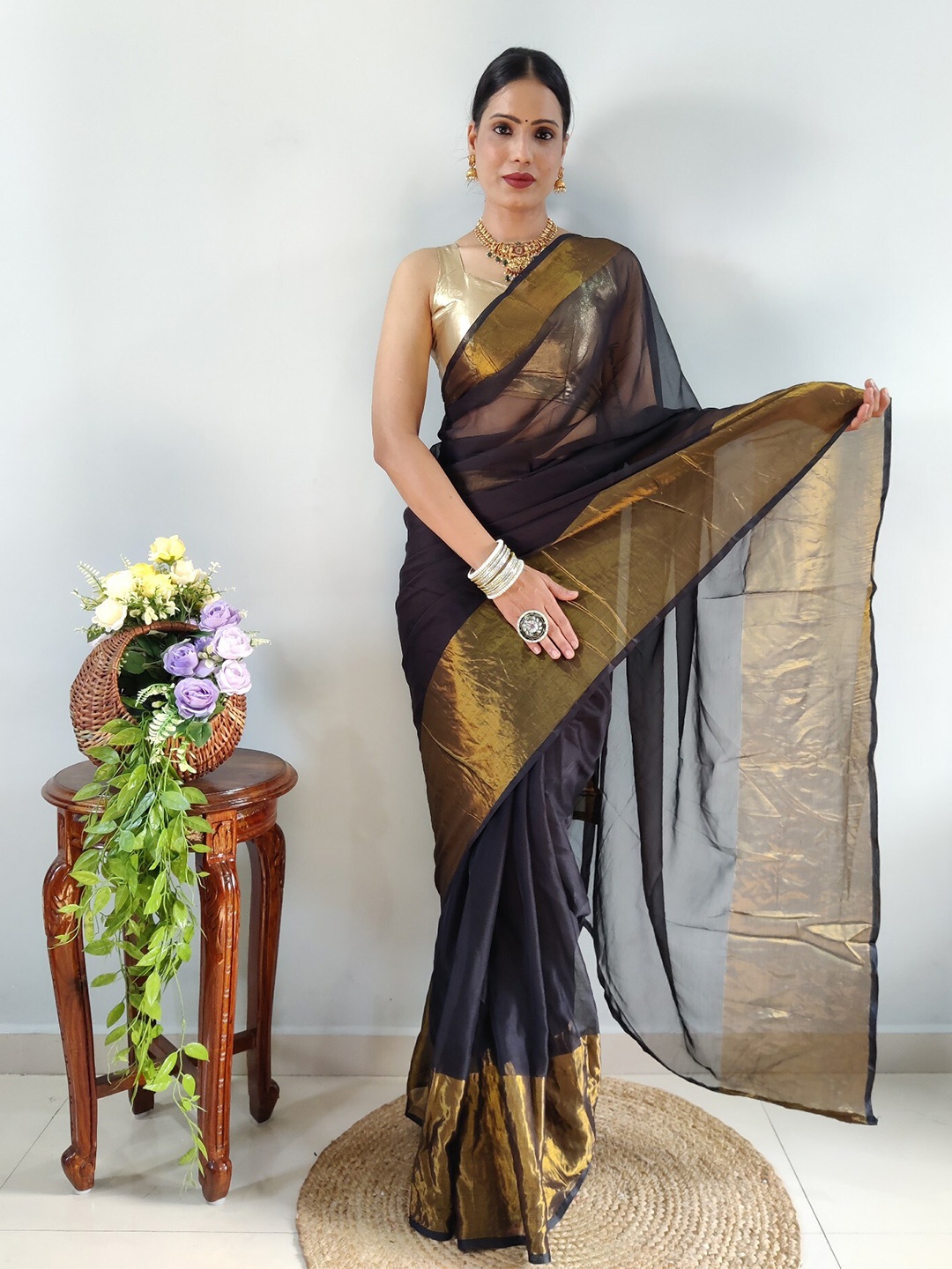 DIVASTRI Embellished Sequinned Pure Georgette Zari Saree, Black