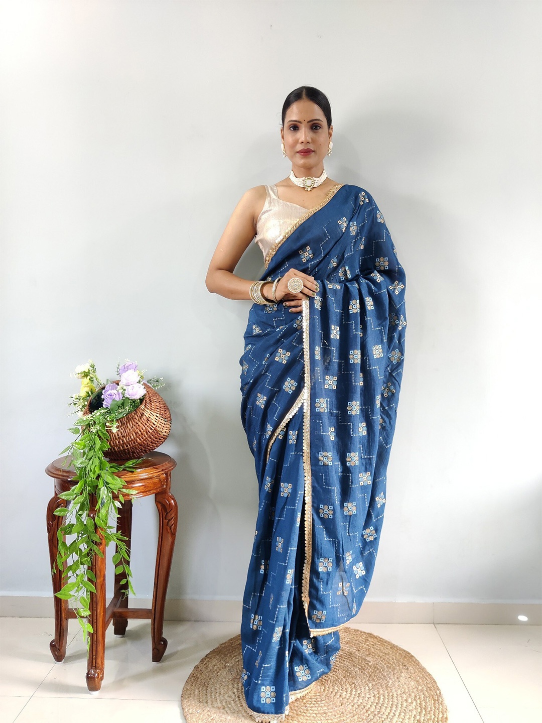 DIVASTRI Ethnic Motifs Printed Embellished Detailed Pure Georgette Ready to Wear Saree, Navy blue
DIVASTRI Ethnic Motifs Printed Embellished Detailed Pure Georgette Ready to Wear Saree, Navy blue