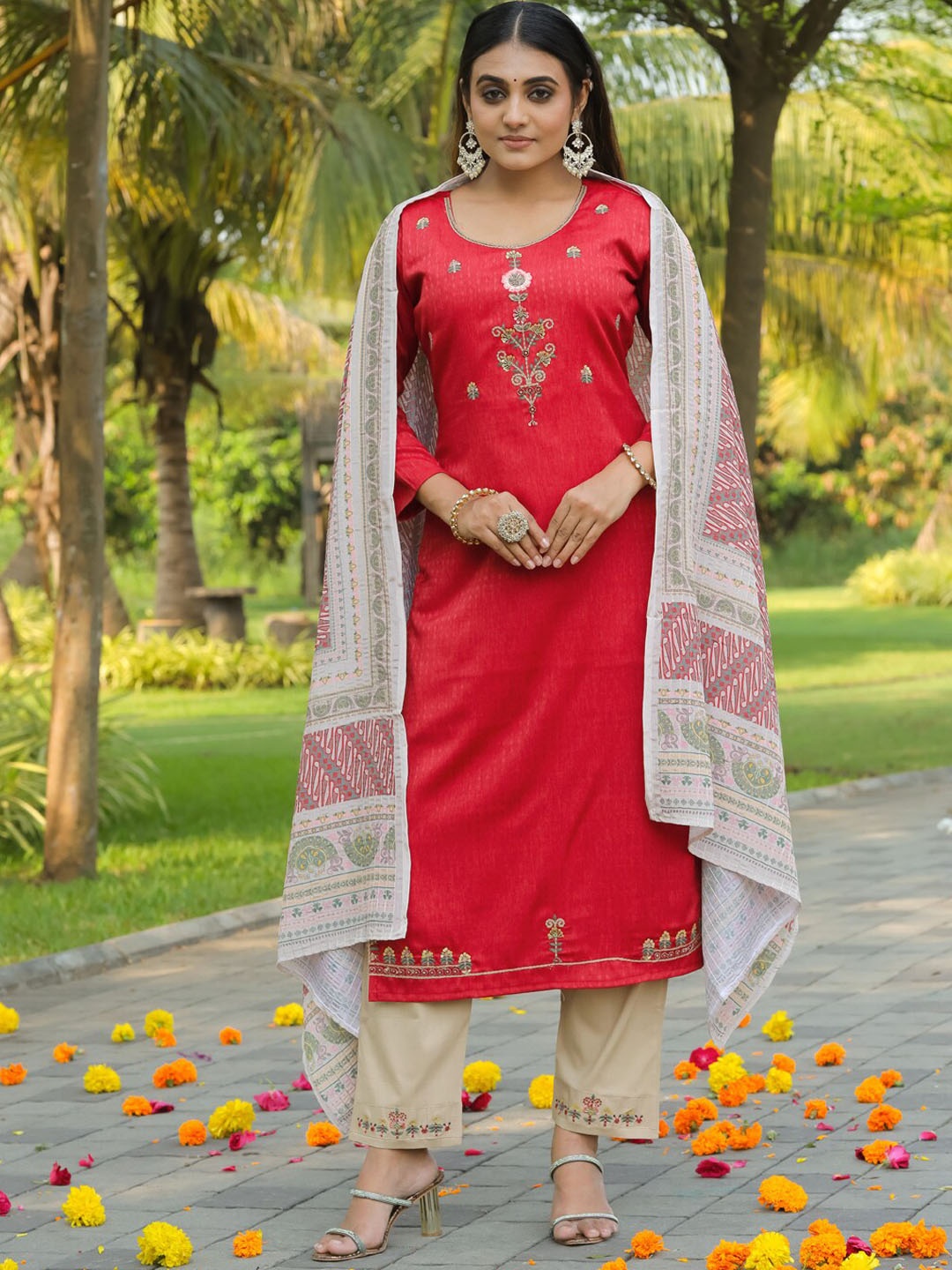 Kiana House Of Fashion Ethnic Motifs Embroidered Regular Kurta with Trousers & Dupatta, Red
Kiana House Of Fashion Ethnic Motifs Embroidered Regular Kurta with Trousers & Dupatta, Red