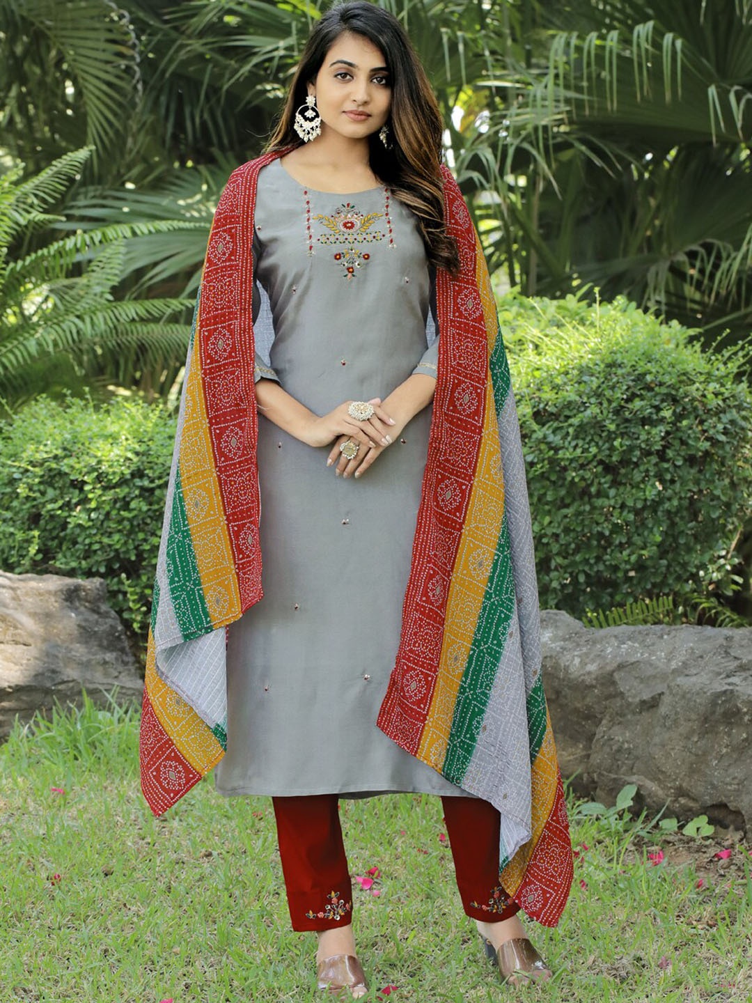 Kiana House Of Fashion Floral Embroidered Regular Kurta with Trousers & Dupatta, Grey
Kiana House Of Fashion Floral Embroidered Regular Kurta with Trousers & Dupatta, Grey