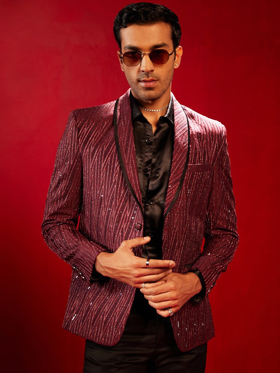 VASTRAMAY Self Design Slim-Fit Embellished Silk Satin Single-Breasted Blazer, Maroon
VASTRAMAY Self Design Slim-Fit Embellished Silk Satin Single-Breasted Blazer, Maroon