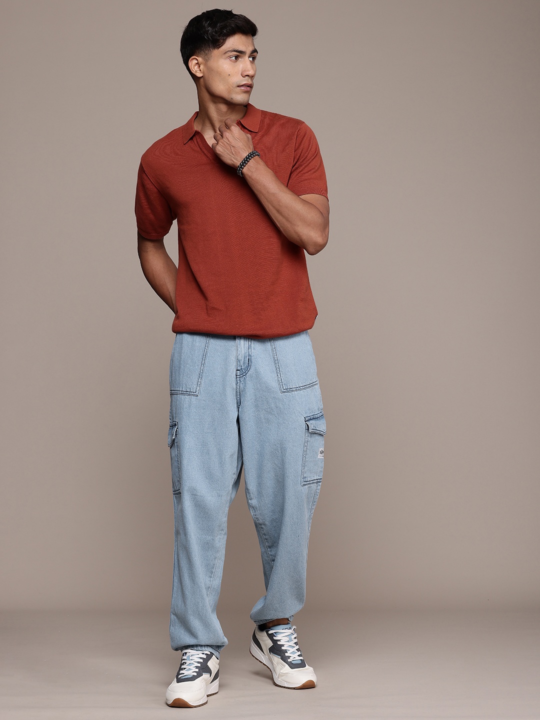 The Roadster Life Co. Men Pure Cotton Loose Cropped Fit Light Fade Cargo Jeans, Blue
The Roadster Life Co. Men Pure Cotton Loose Cropped Fit Light Fade Cargo Jeans, Blue