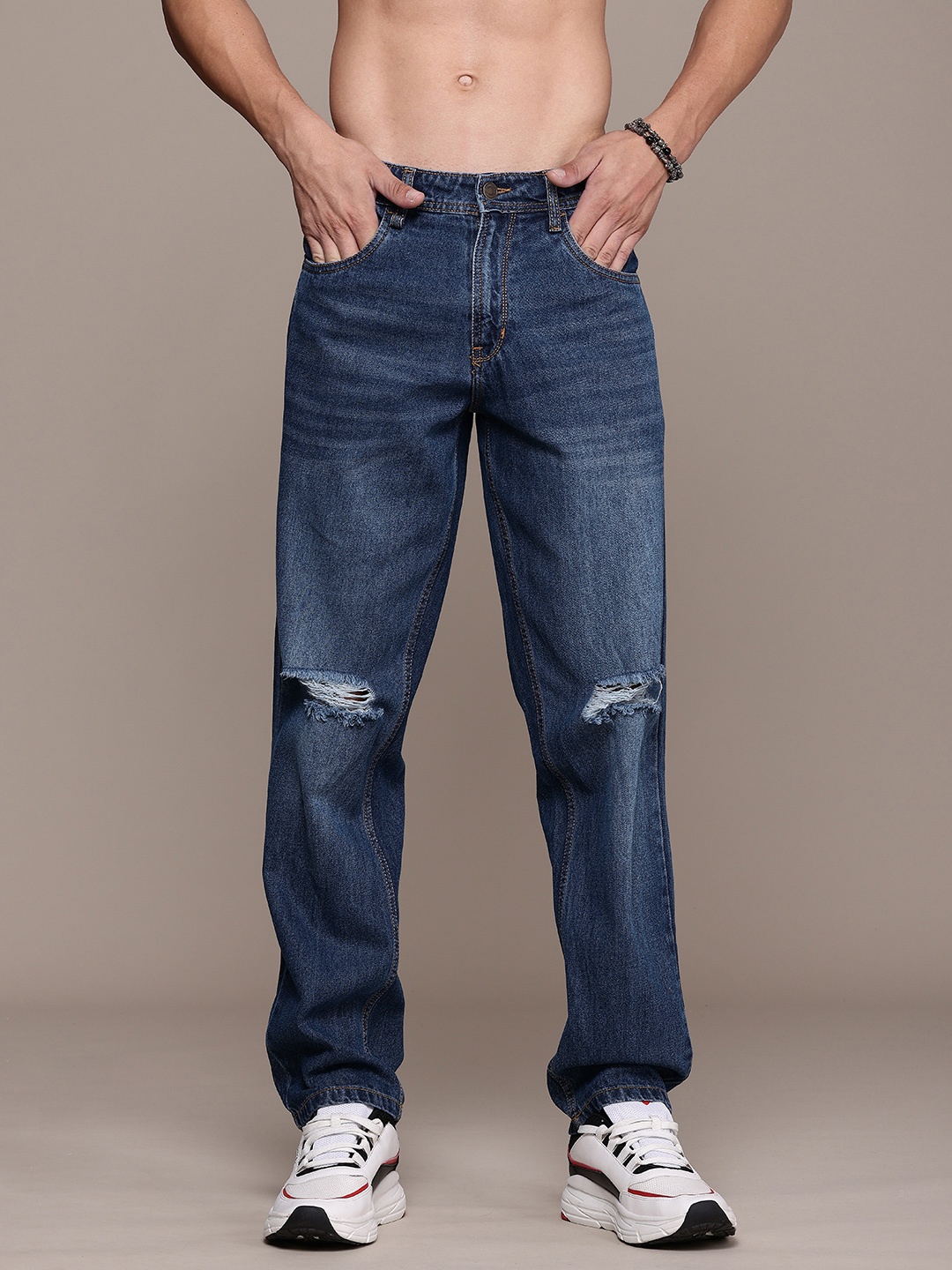The Roadster Life Co. Men Pure Cotton Relaxed Fit Mildly Distressed Light Fade Jeans, Blue
The Roadster Life Co. Men Pure Cotton Relaxed Fit Mildly Distressed Light Fade Jeans, Blue