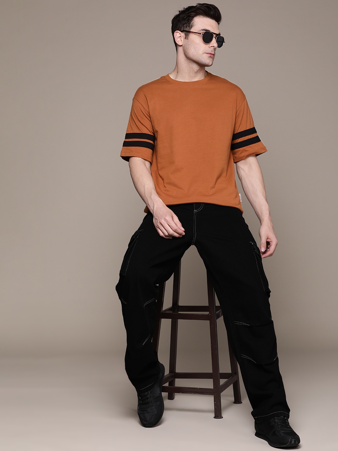 The Roadster Lifestyle Co. Drop-Shoulder Sleeves Pure Cotton Relaxed Fit T-shirt, Brown
The Roadster Lifestyle Co. Drop-Shoulder Sleeves Pure Cotton Relaxed Fit T-shirt, Brown