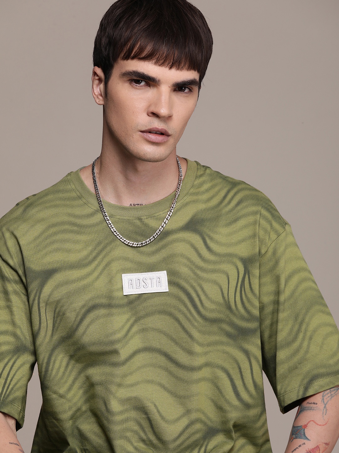 The Roadster Life Co. Relaxed Fit Dyed Drop-Shoulder Sleeves Pure Cotton T-shirt, Green
The Roadster Life Co. Relaxed Fit Dyed Drop-Shoulder Sleeves Pure Cotton T-shirt, Green