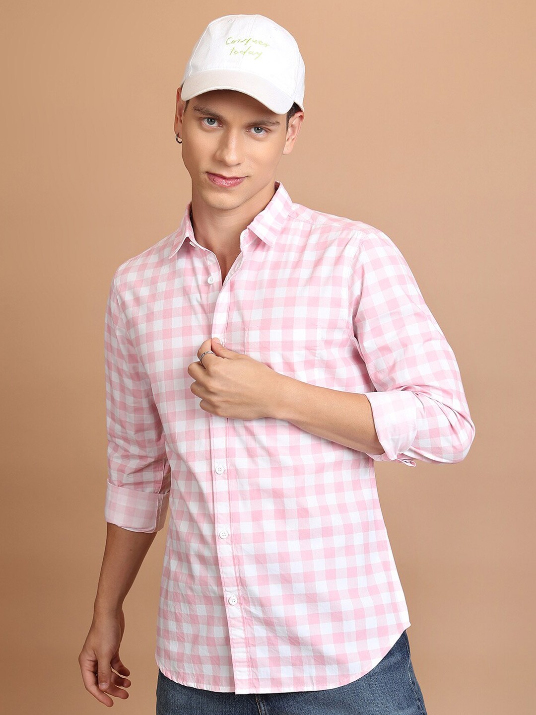 HIGHLANDER Pink Slim Fit Gingham Checks Spread Collar Long Sleeves Cotton Casual Shirt
HIGHLANDER Pink Slim Fit Gingham Checks Spread Collar Long Sleeves Cotton Casual Shirt