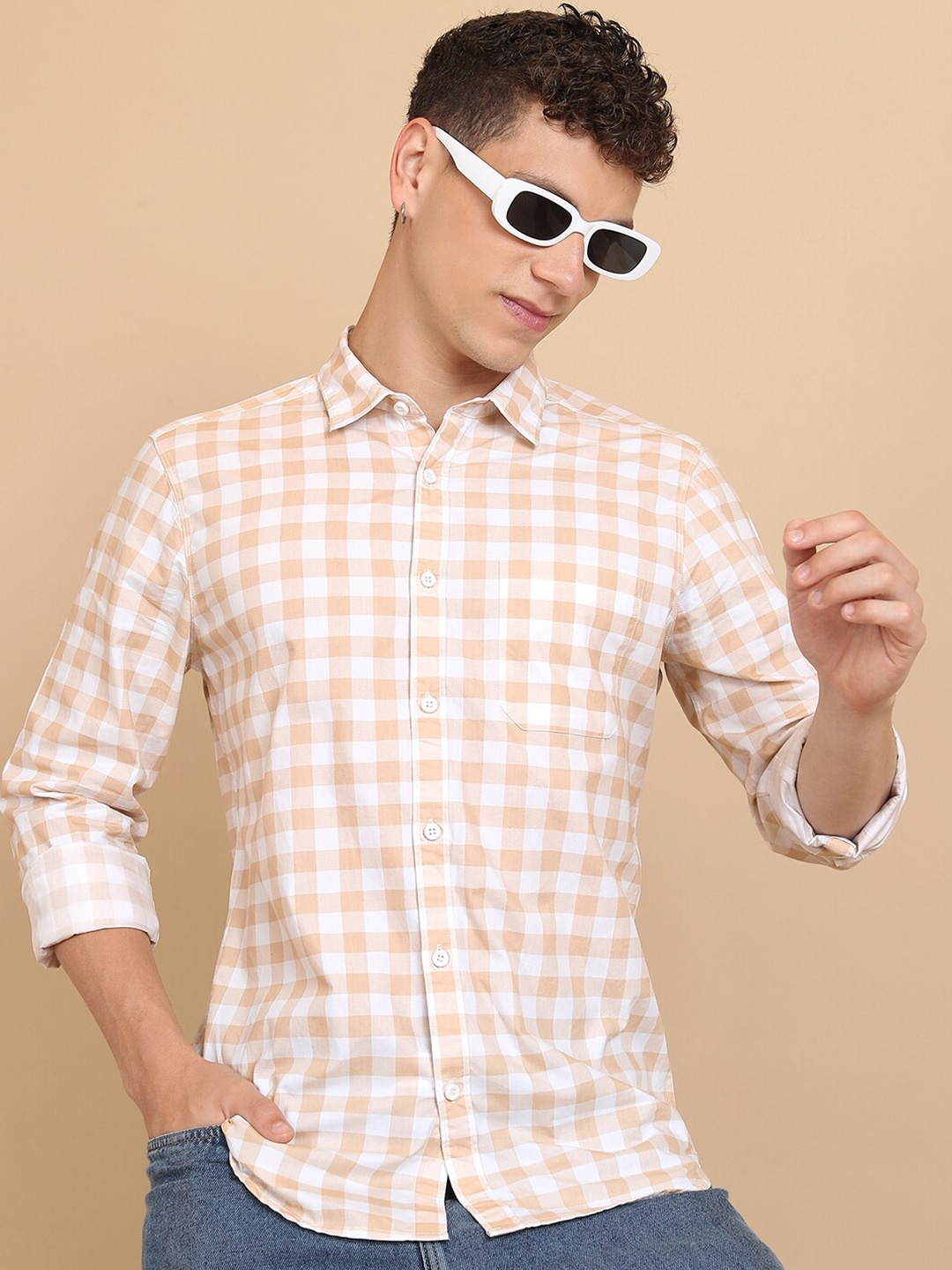 HIGHLANDER Beige Slim Fit Gingham Checks Spread Collar Long Sleeves Cotton Casual Shirt
HIGHLANDER Beige Slim Fit Gingham Checks Spread Collar Long Sleeves Cotton Casual Shirt