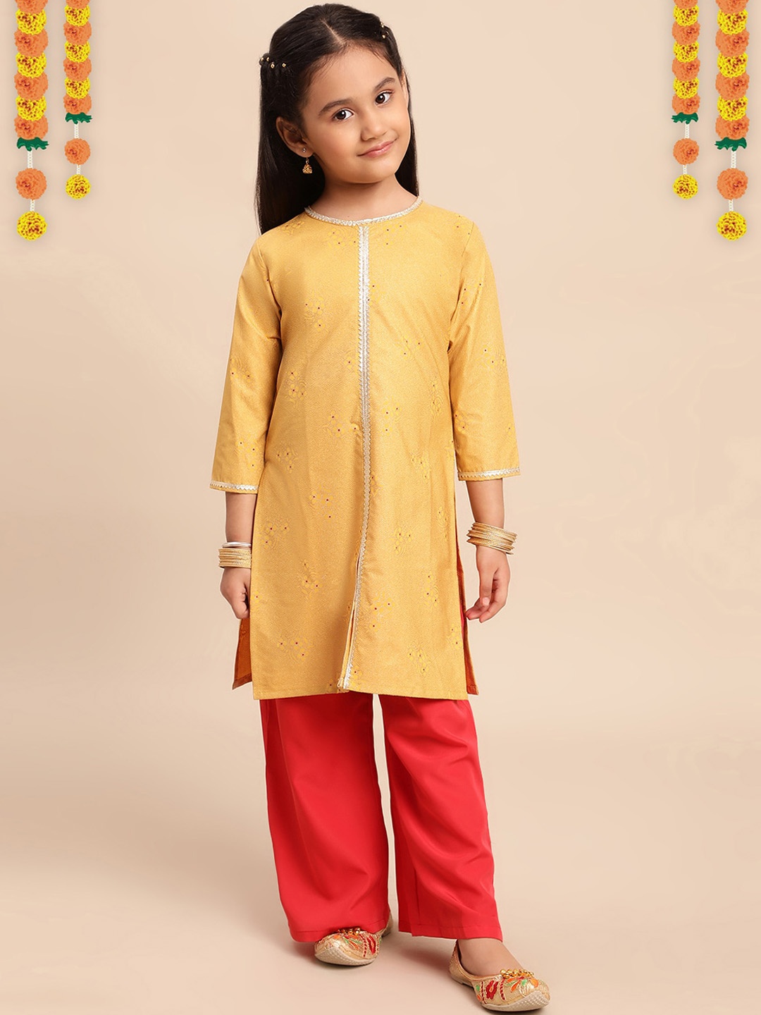 AHALYAA KIDS Girls Floral Printed Regular Gotta Patti Kurta With Palazzos, Mustard
AHALYAA KIDS Girls Floral Printed Regular Gotta Patti Kurta With Palazzos, Mustard